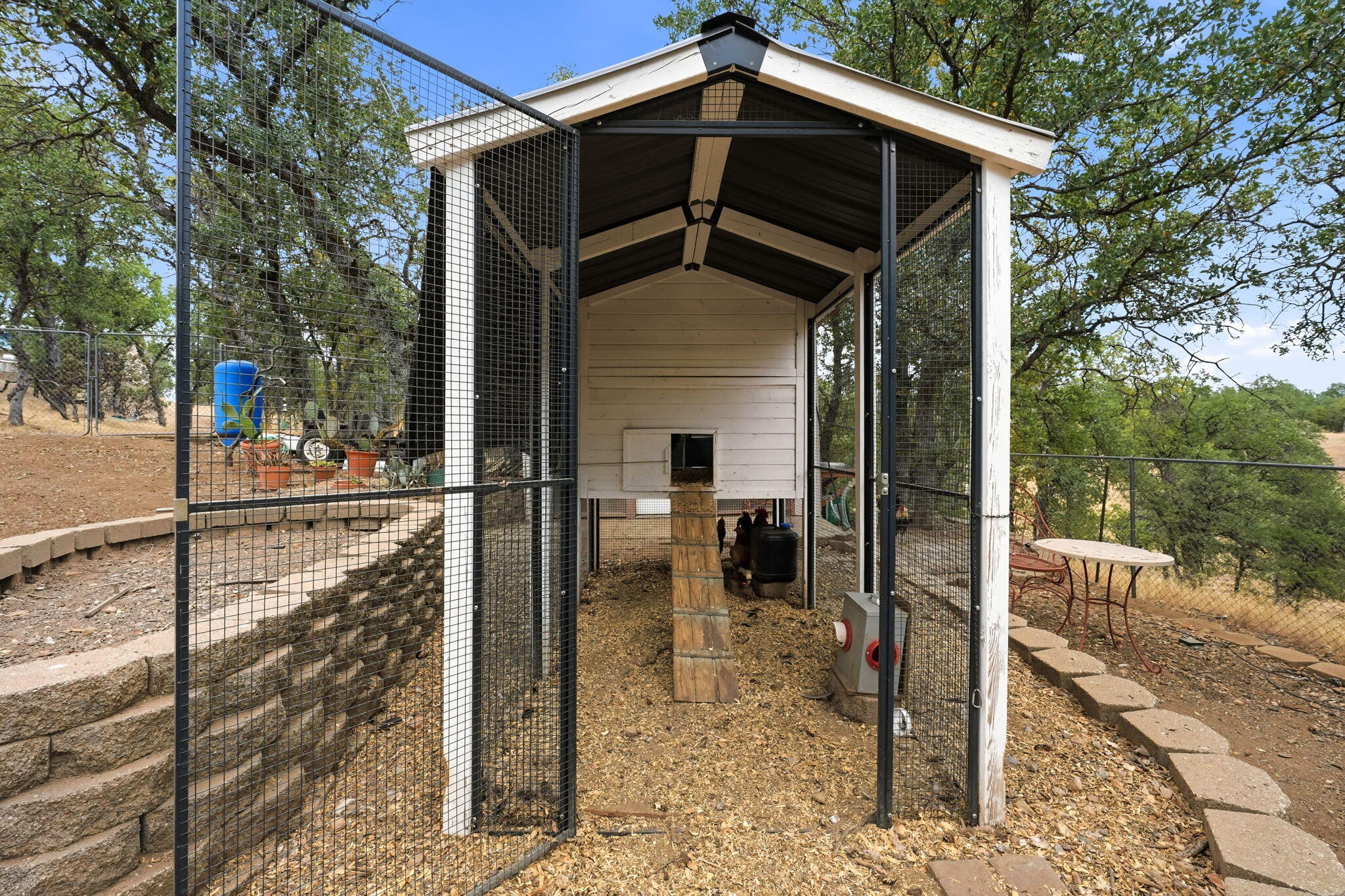 main property photo 40