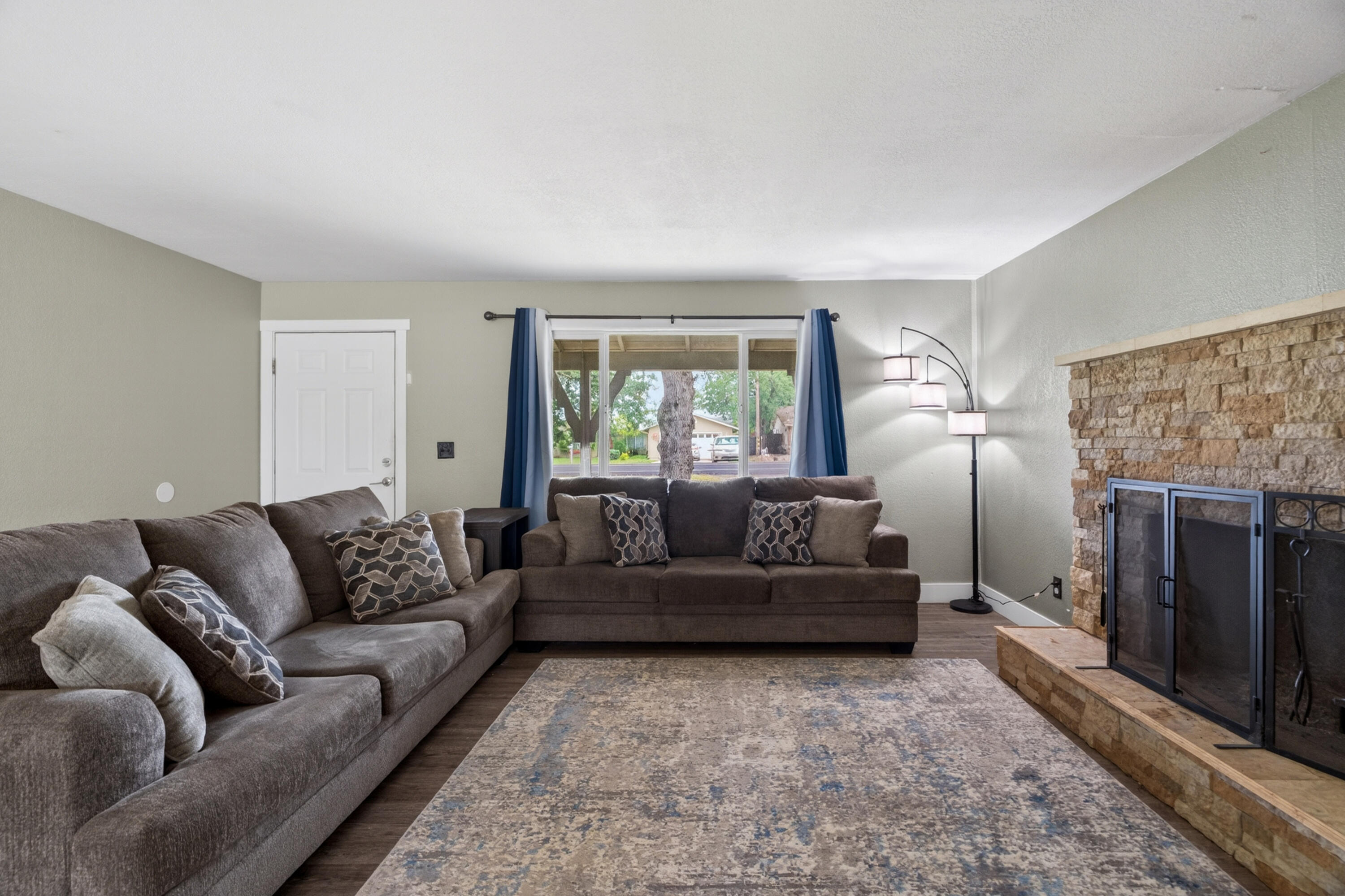 main property photo 8