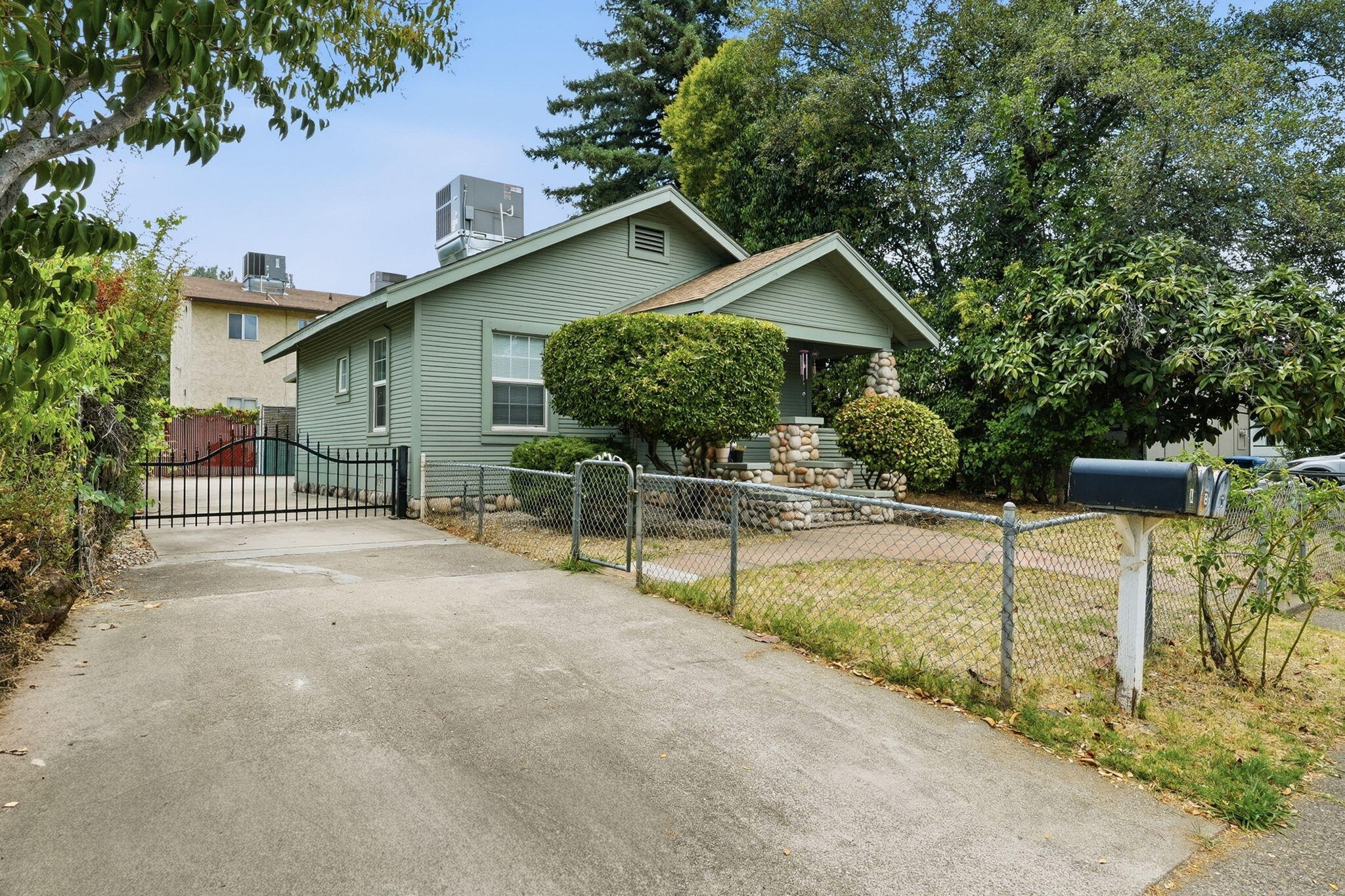 main property photo 16