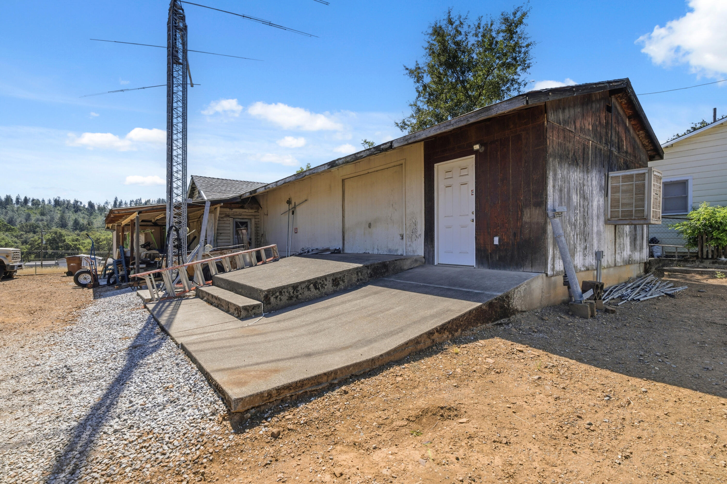 main property photo 35