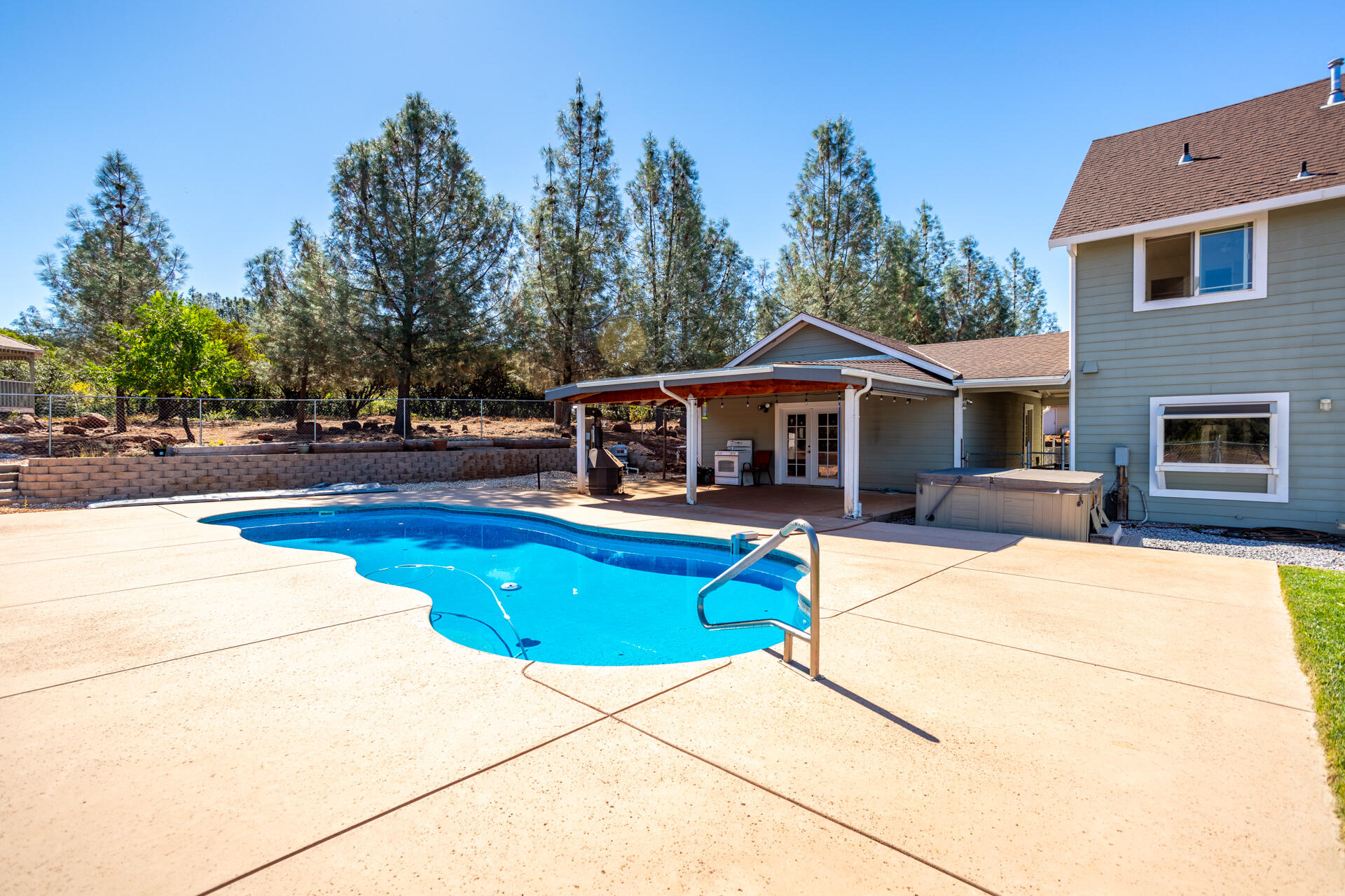 main property photo 33