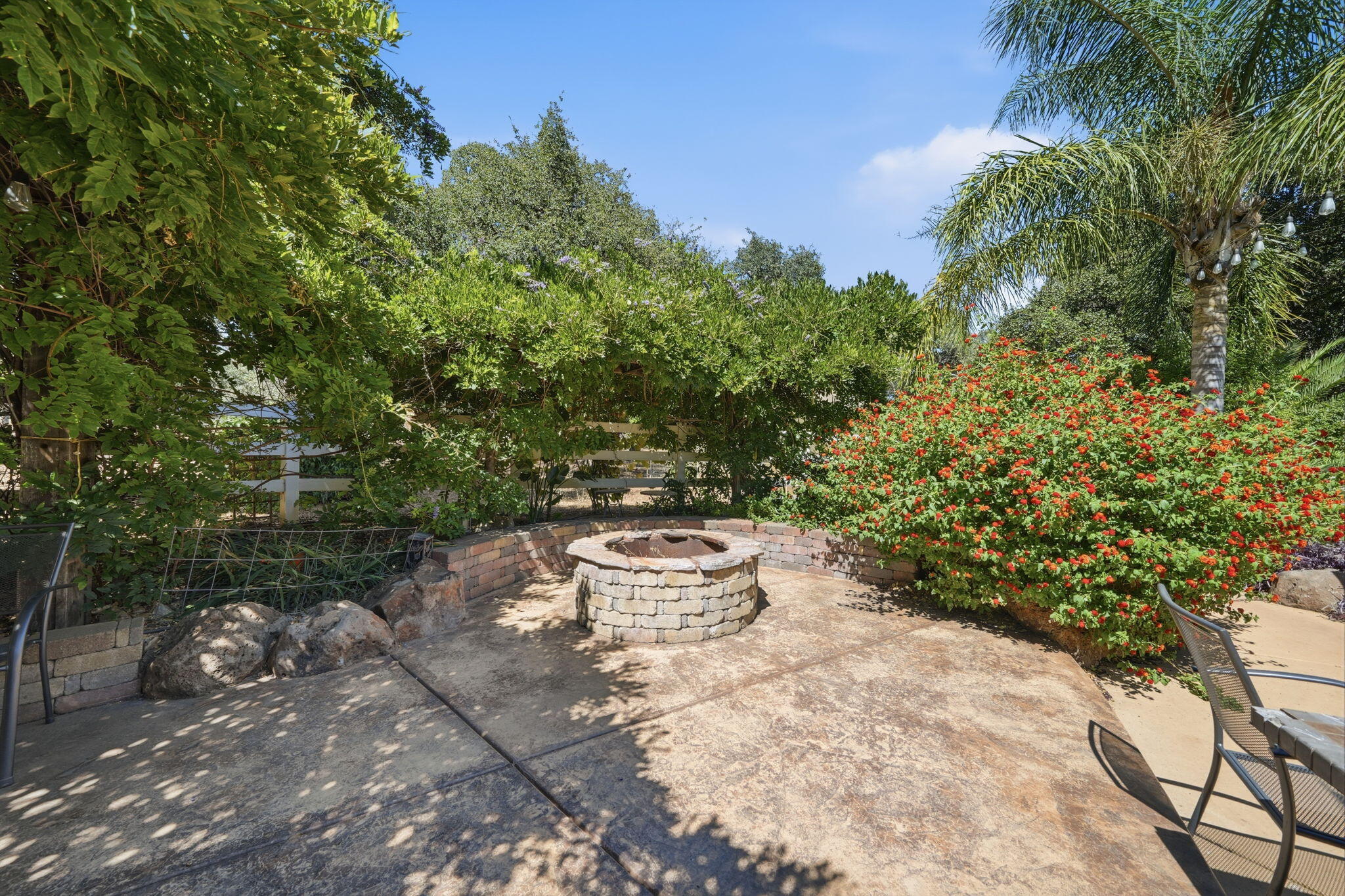 main property photo 28