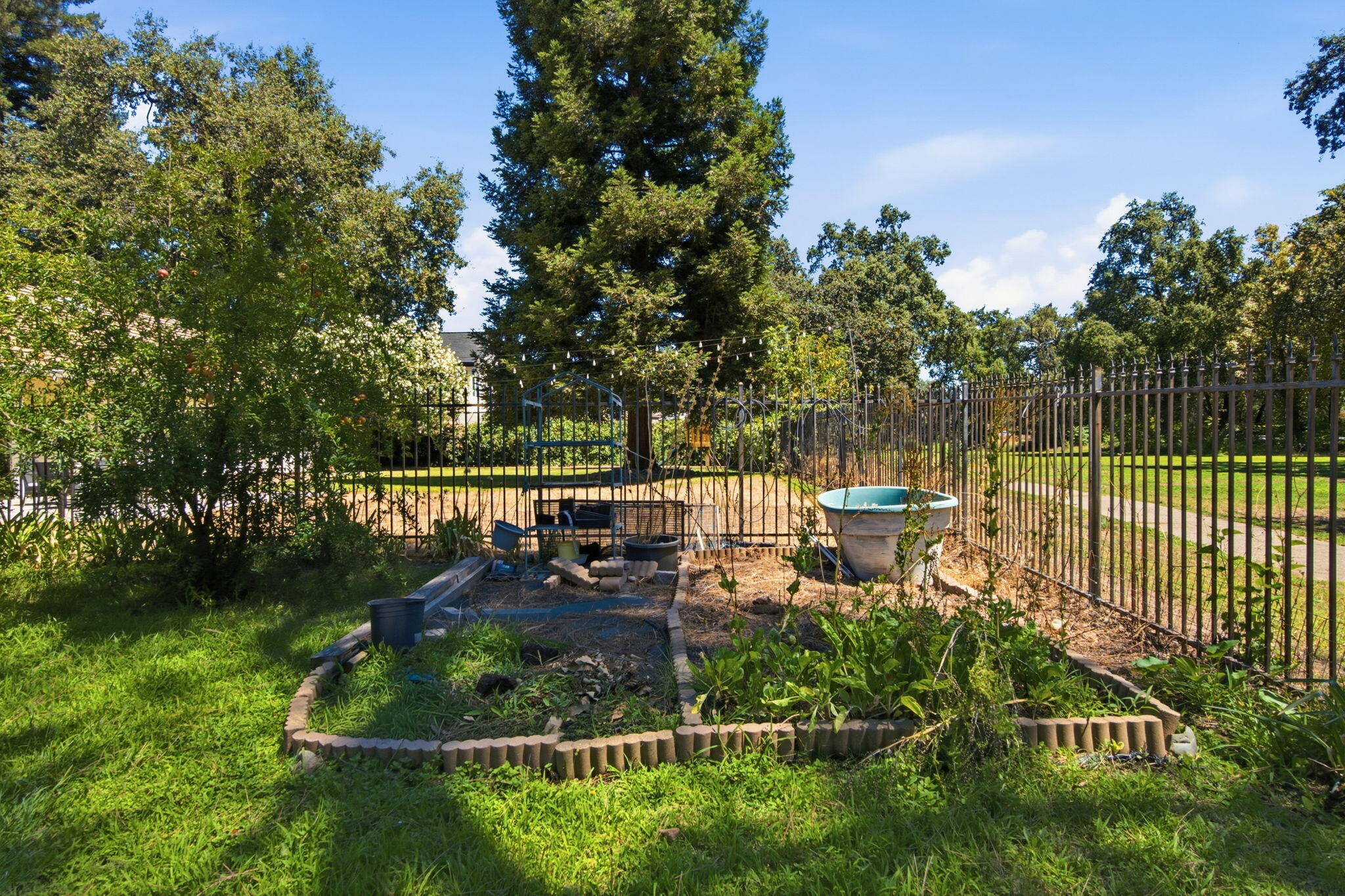 main property photo 33