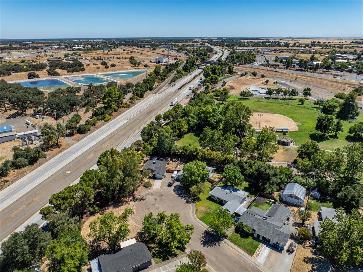 main property photo 40