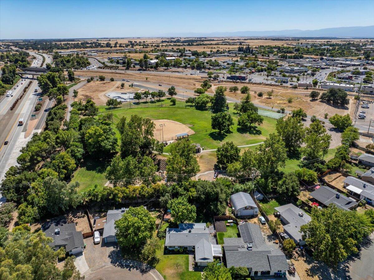 main property photo 41