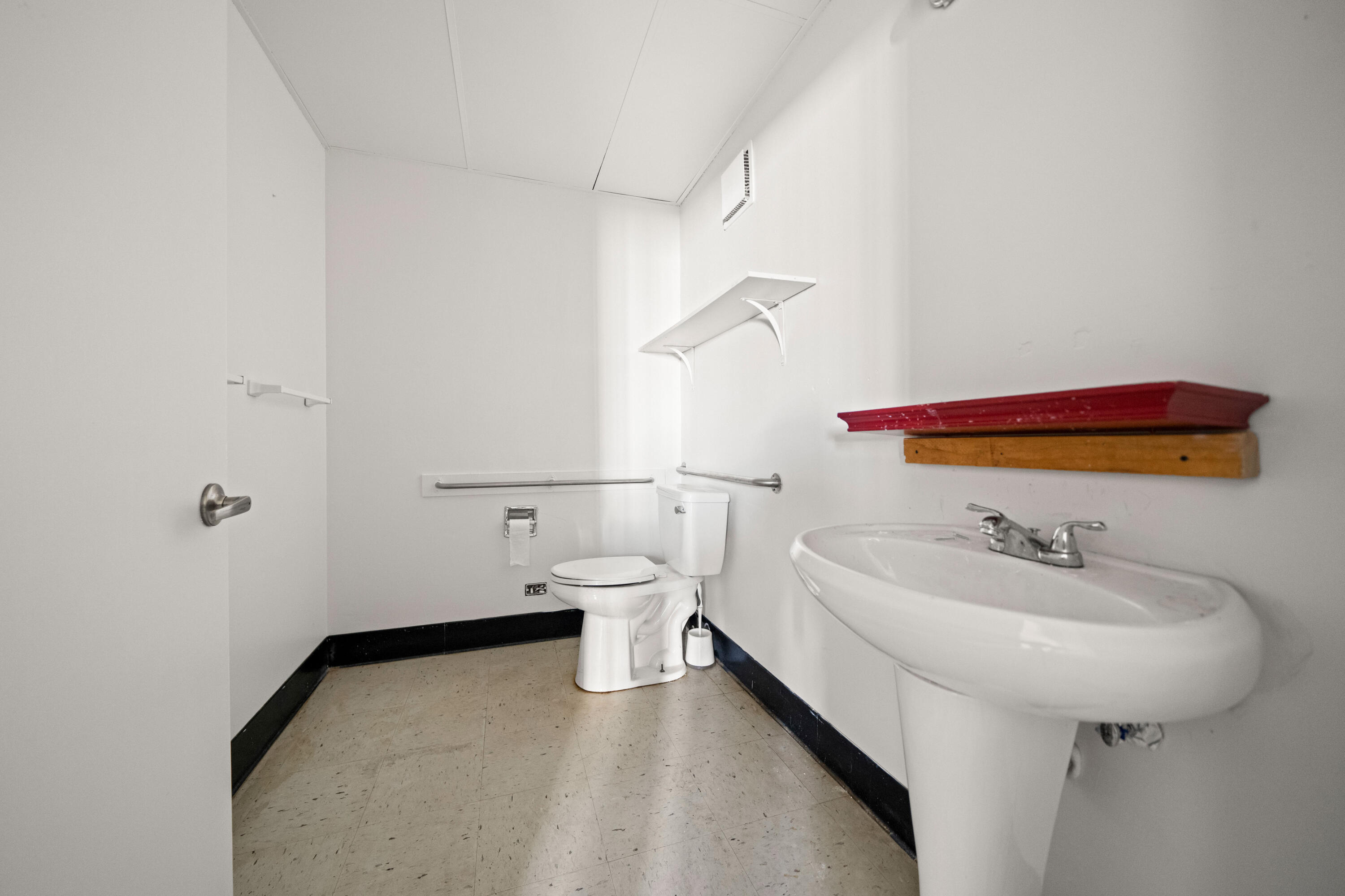main property photo 8