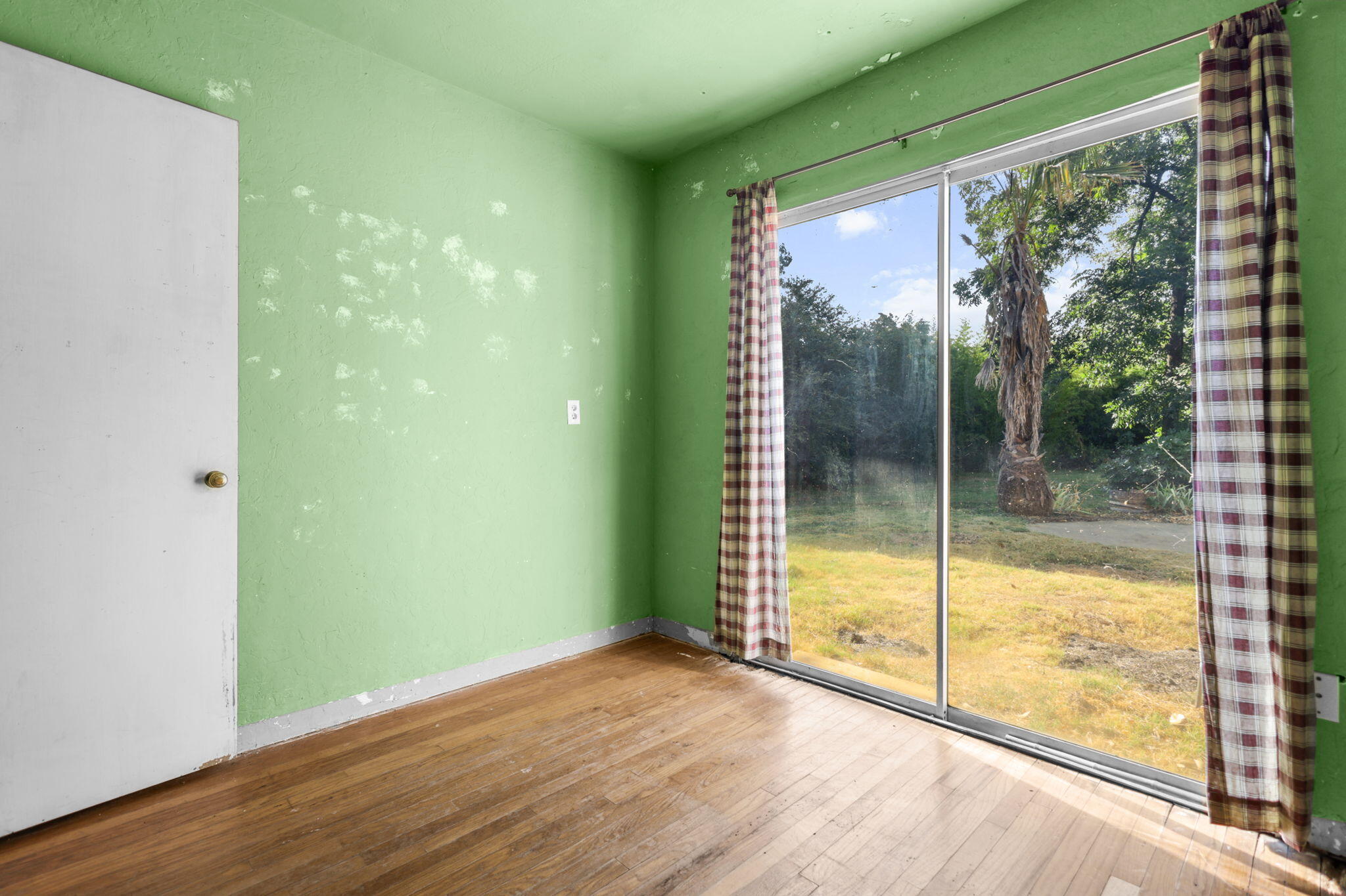main property photo 30