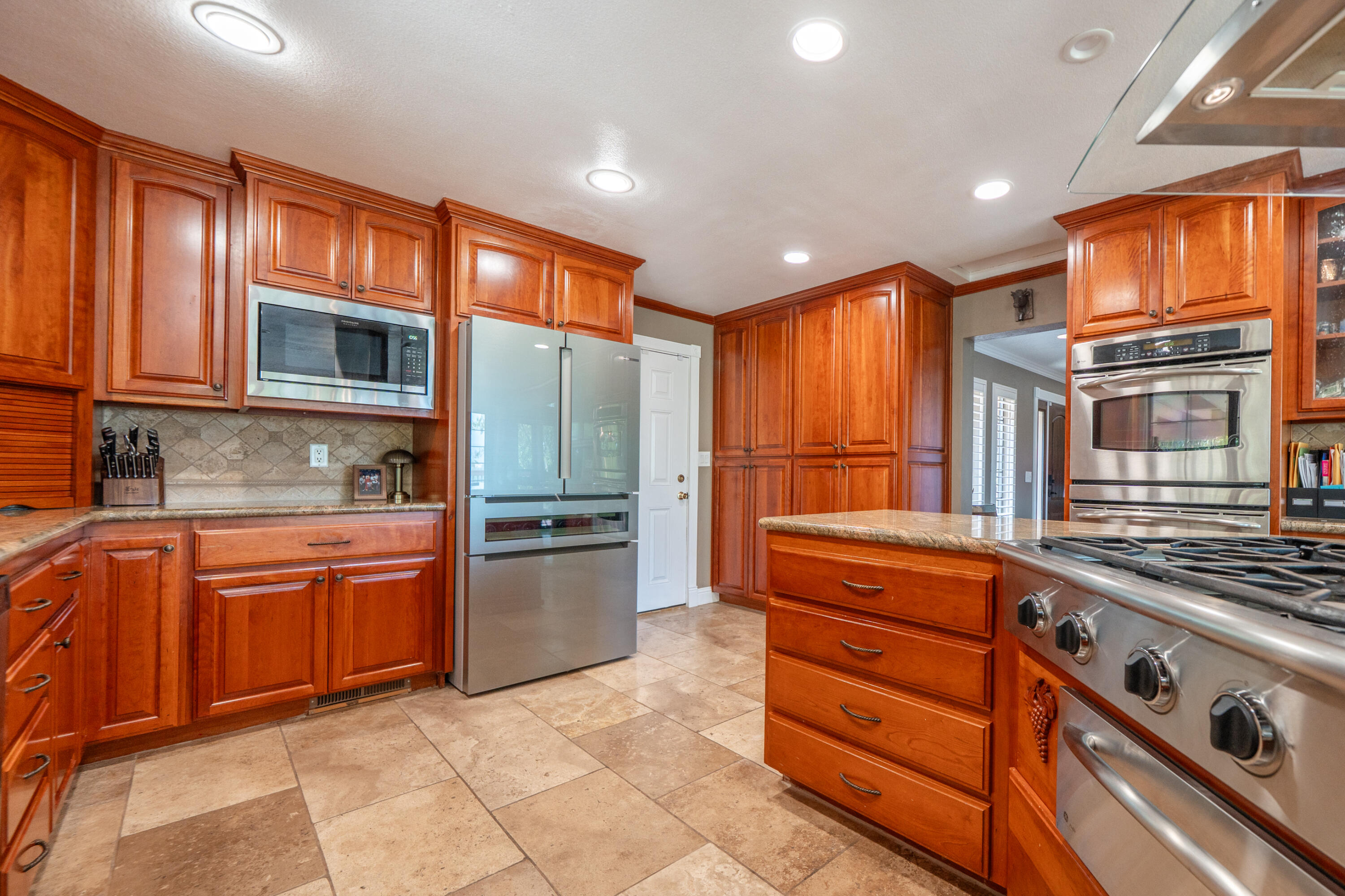 main property photo 28