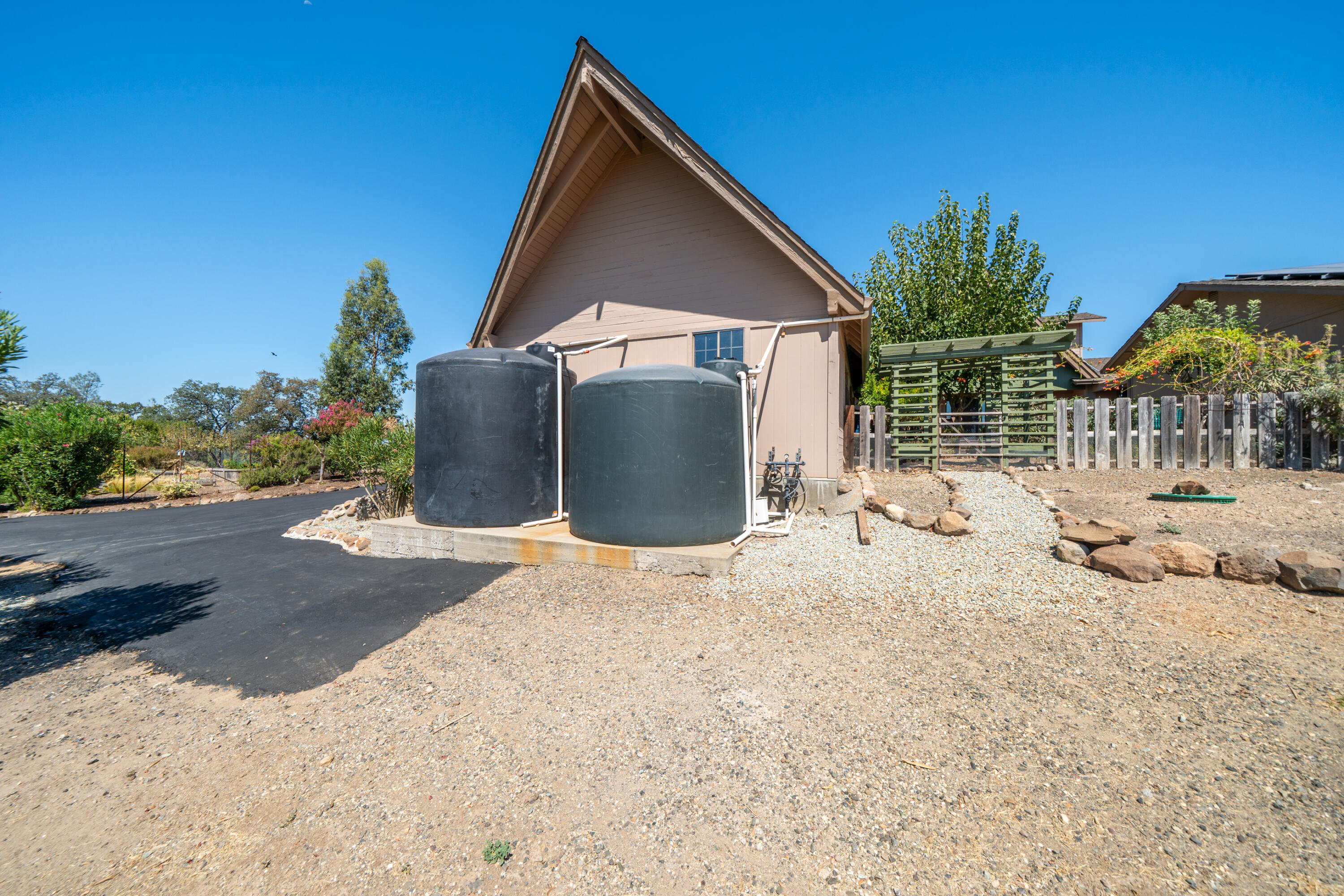 main property photo 74