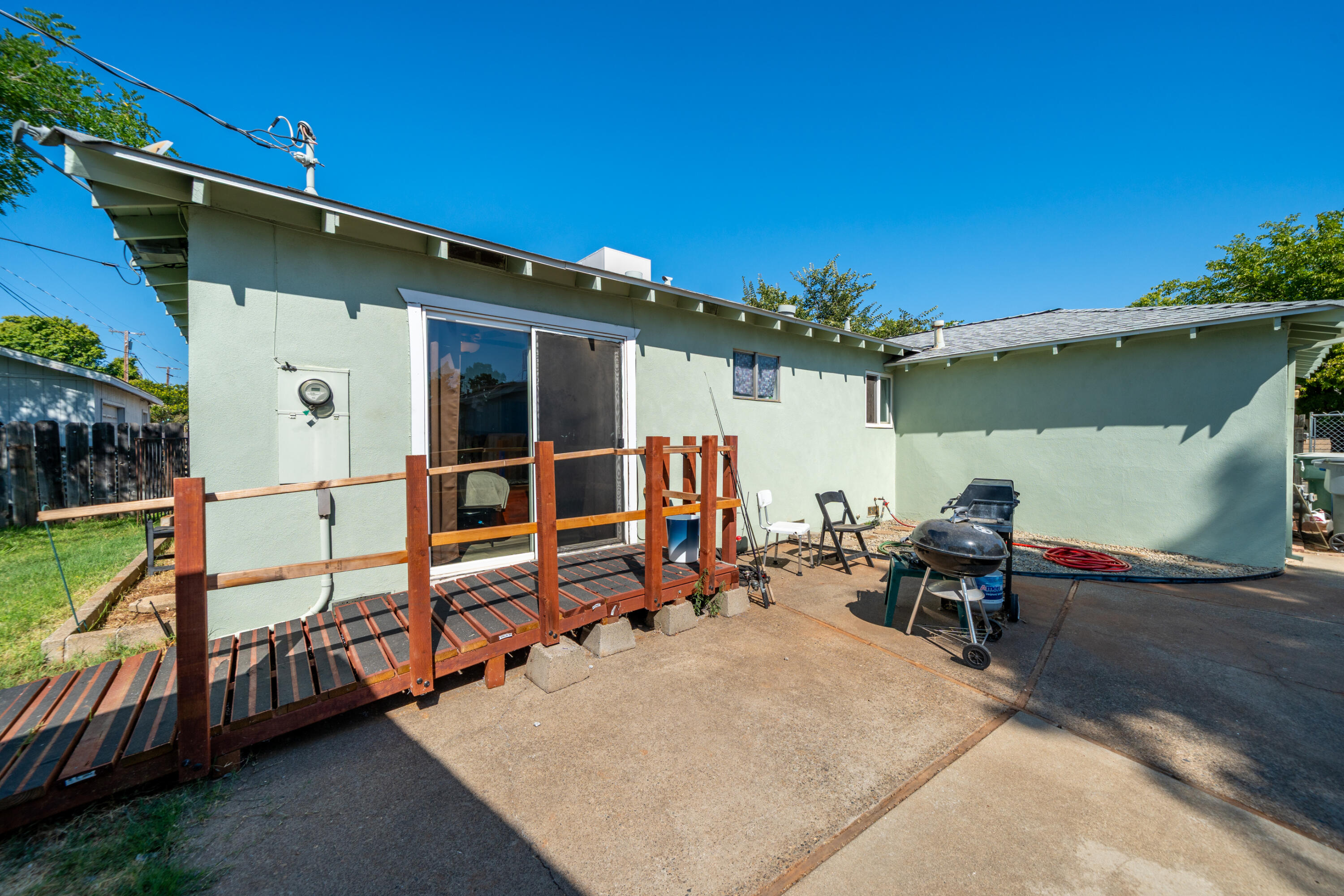 main property photo 30