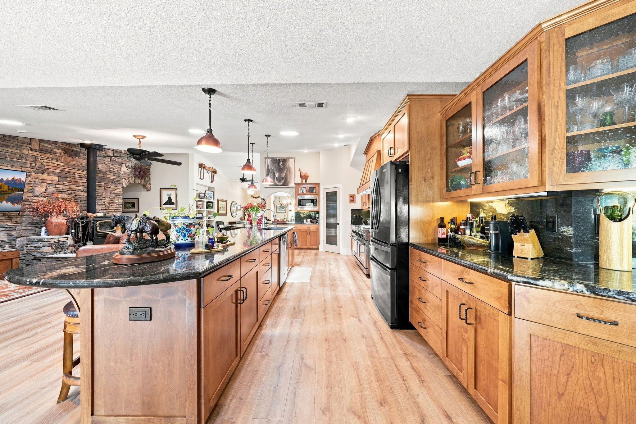 main property photo 28