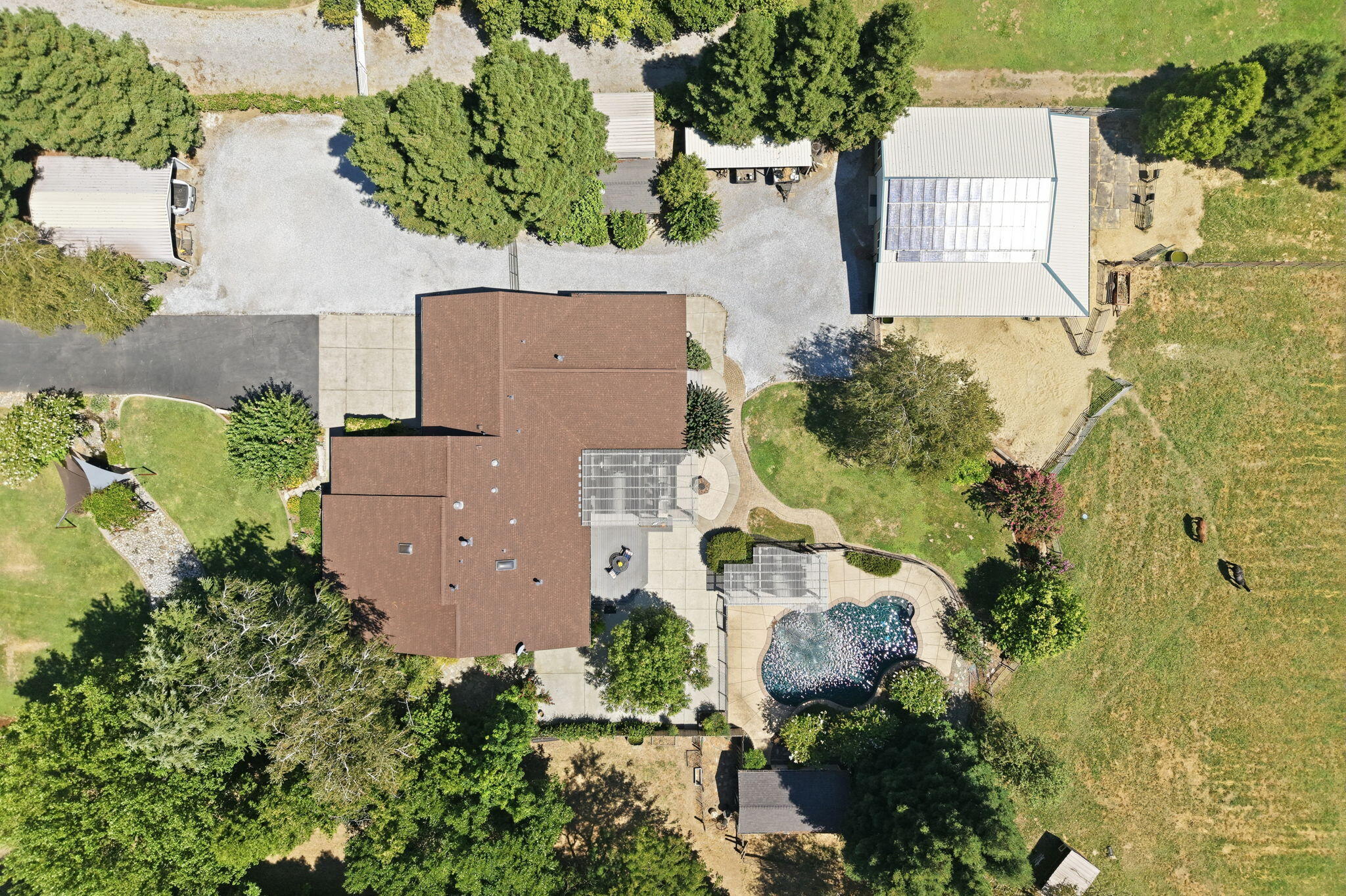 main property photo 45