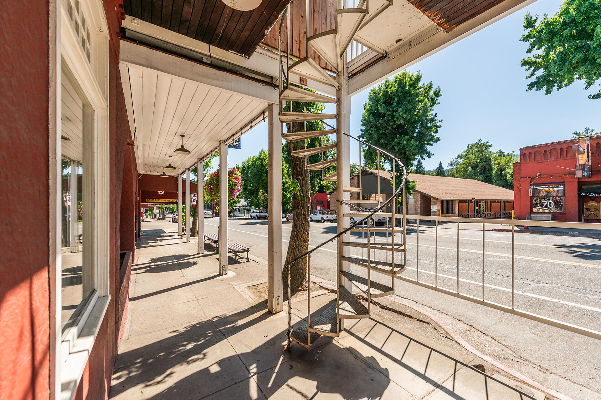 main property photo 40