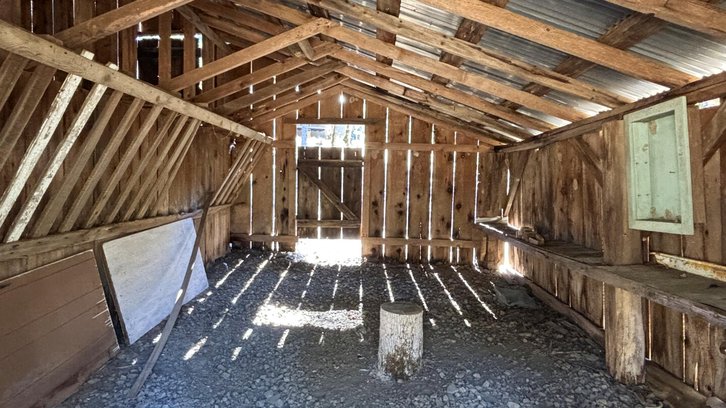 main property photo 32