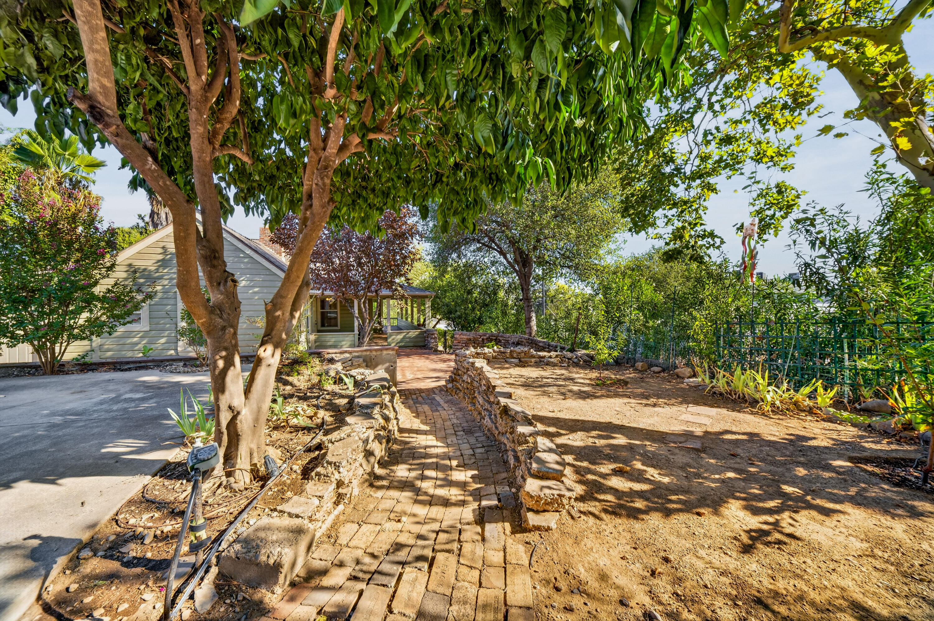 main property photo 40
