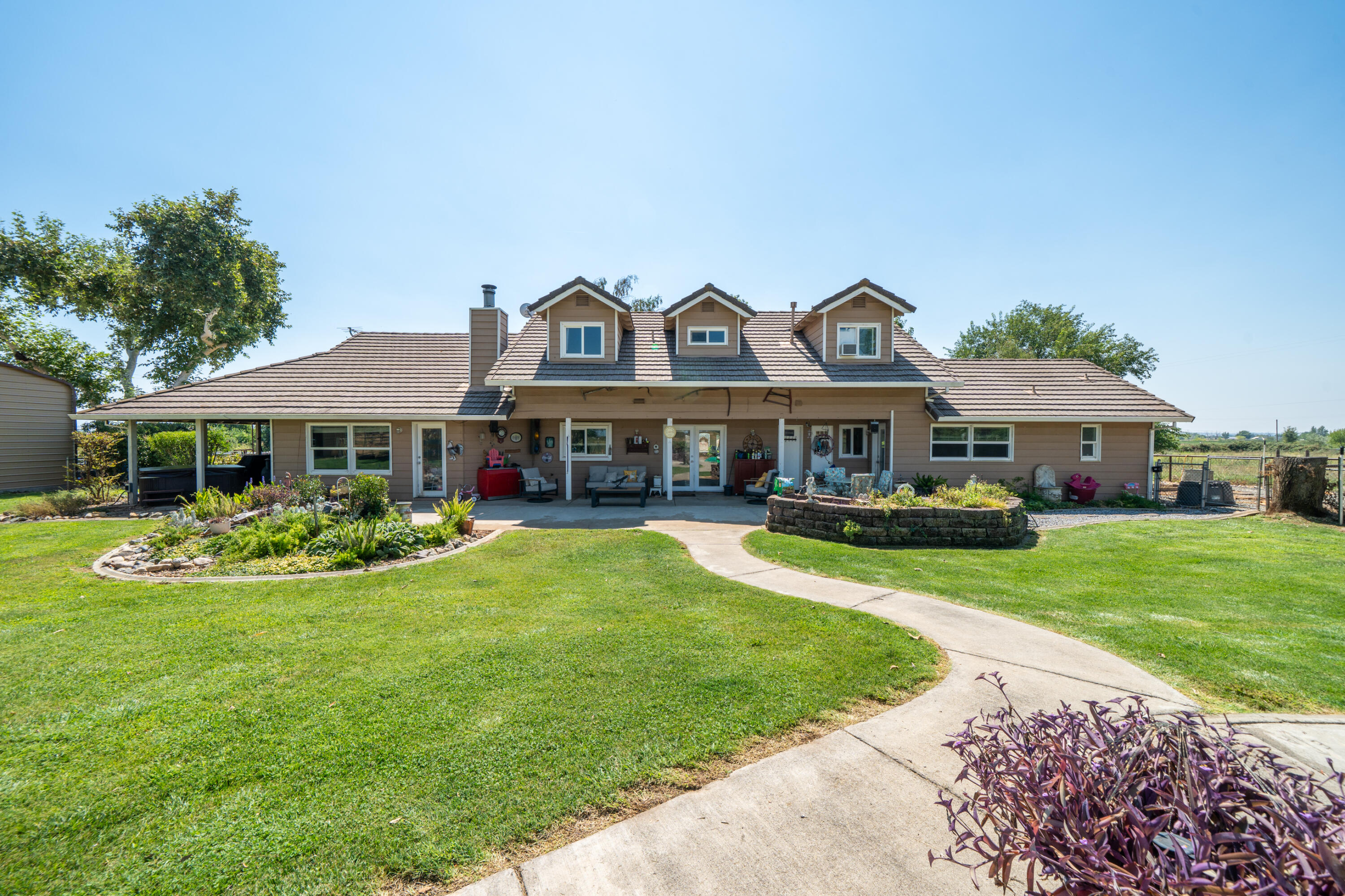 main property photo 50