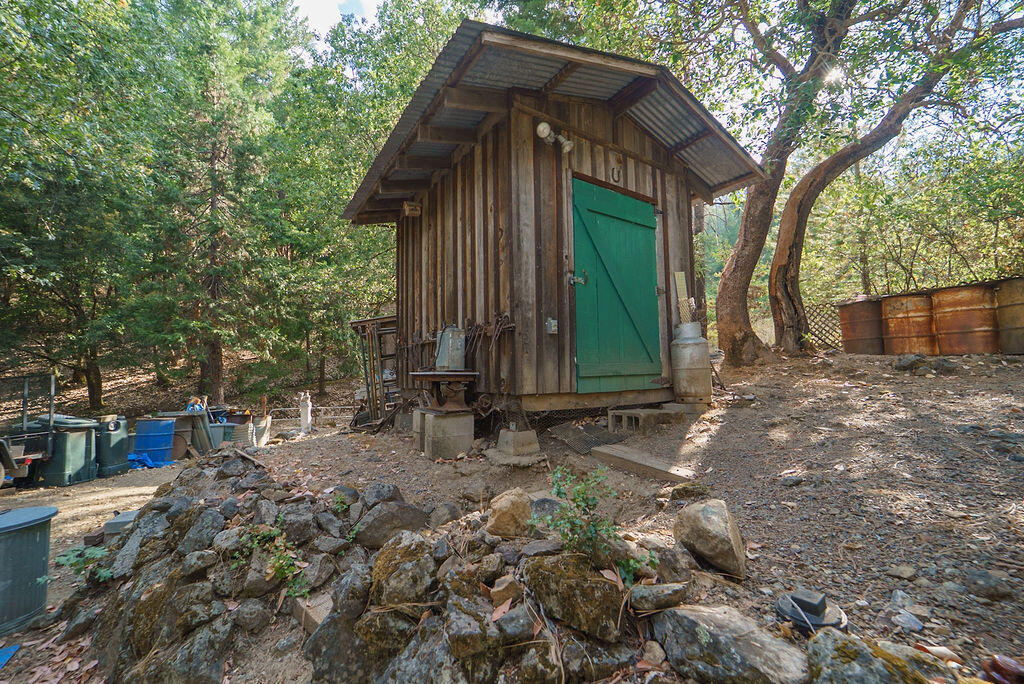 main property photo 41