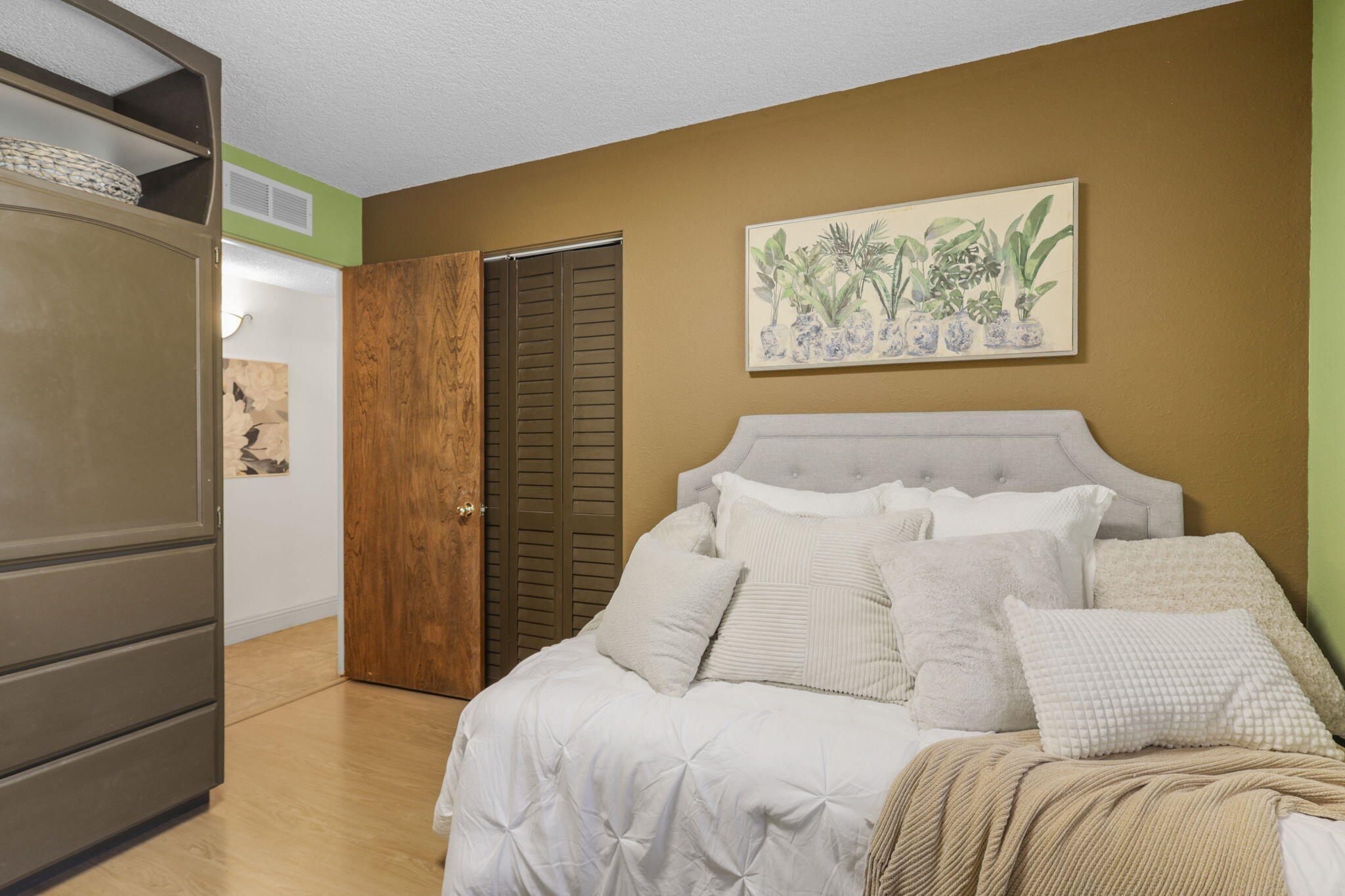 main property photo 78