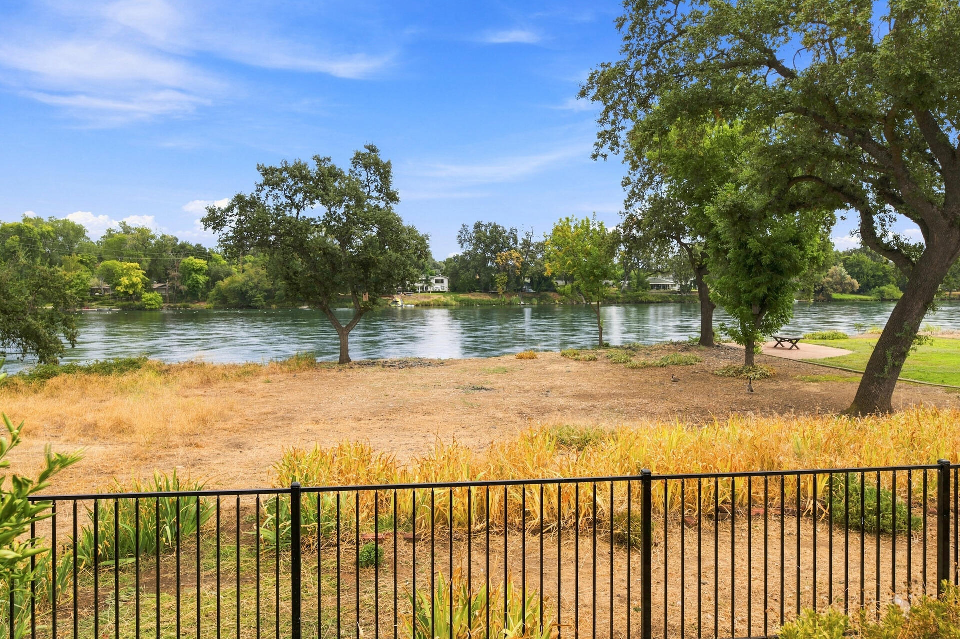 main property photo 34