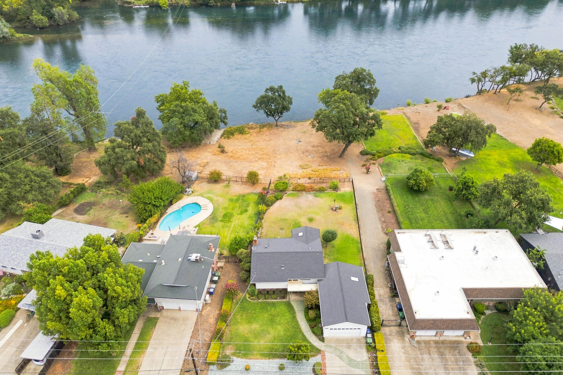 main property photo 41