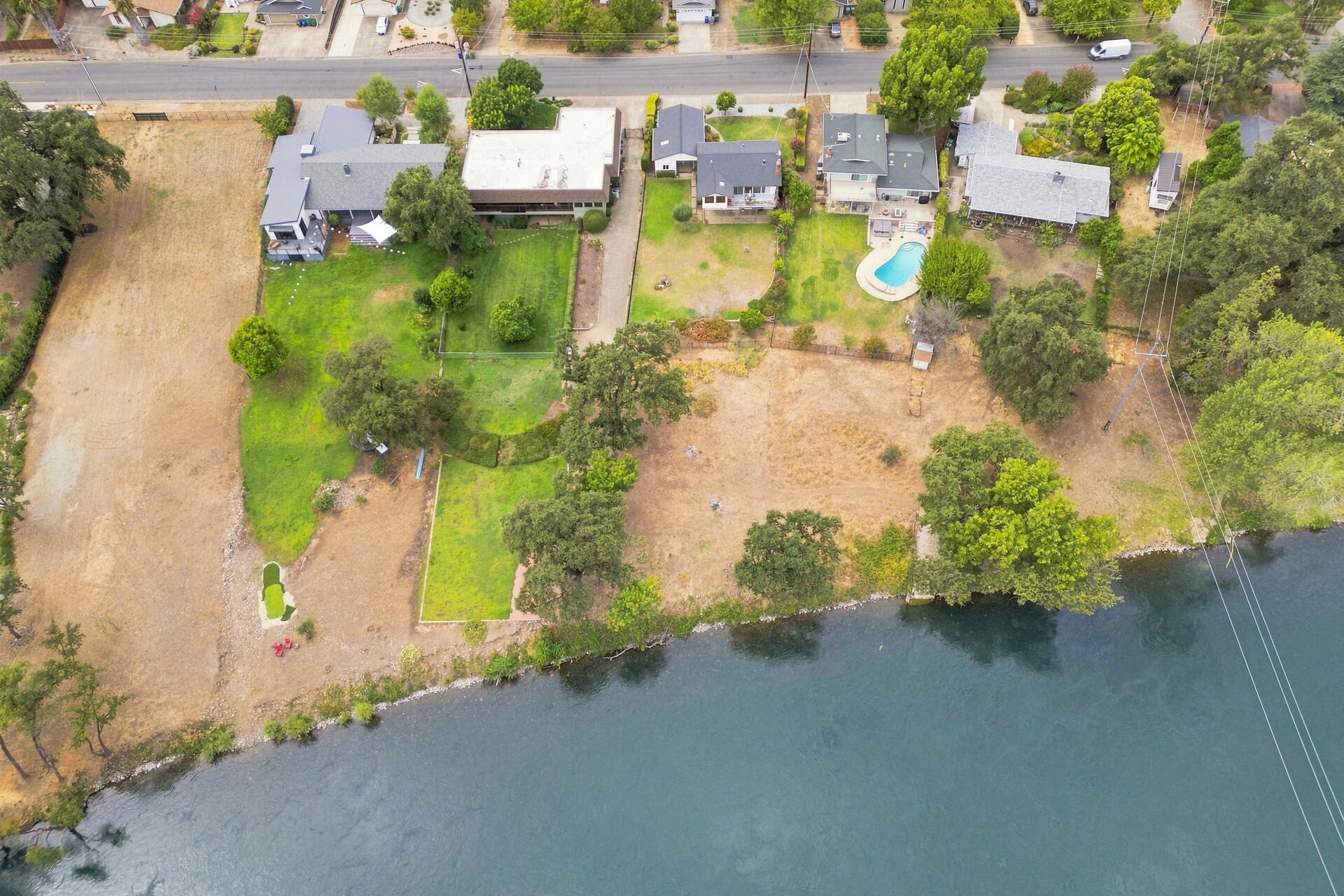 main property photo 44