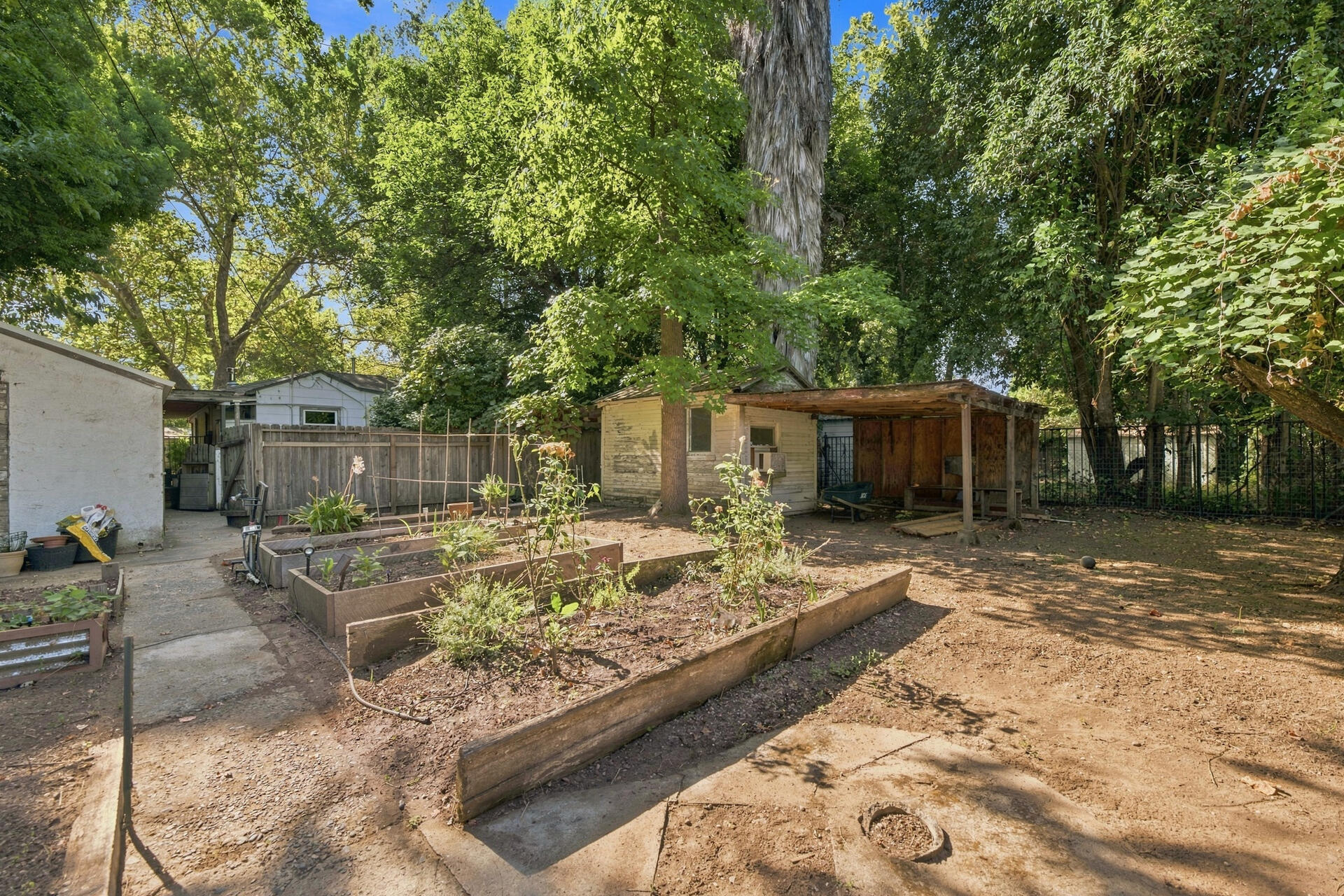 main property photo 24