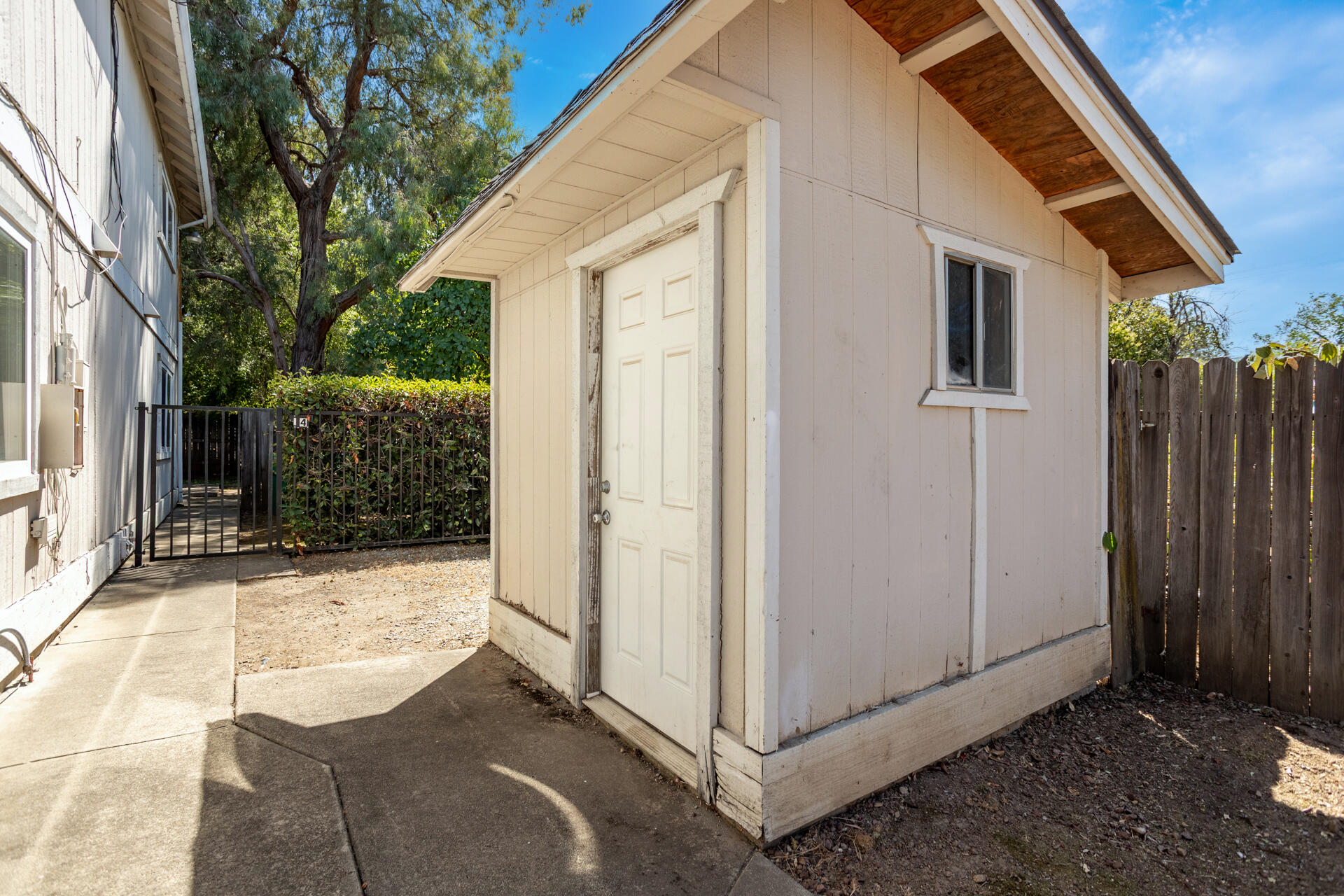 main property photo 12