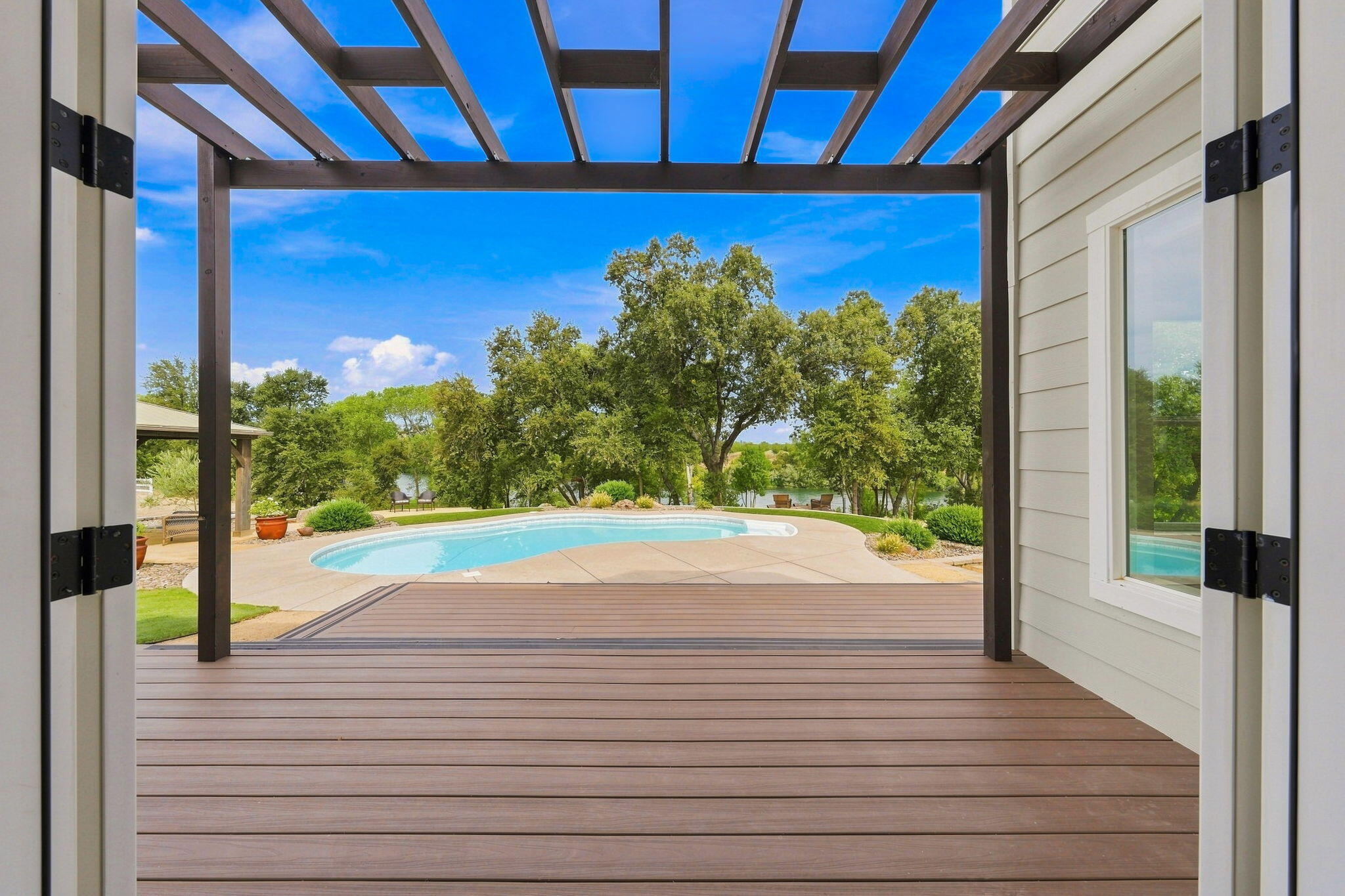 main property photo 35