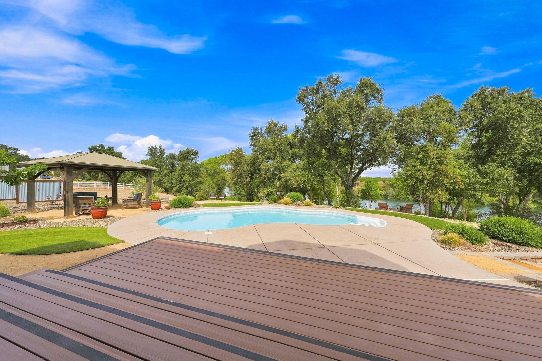 main property photo 37