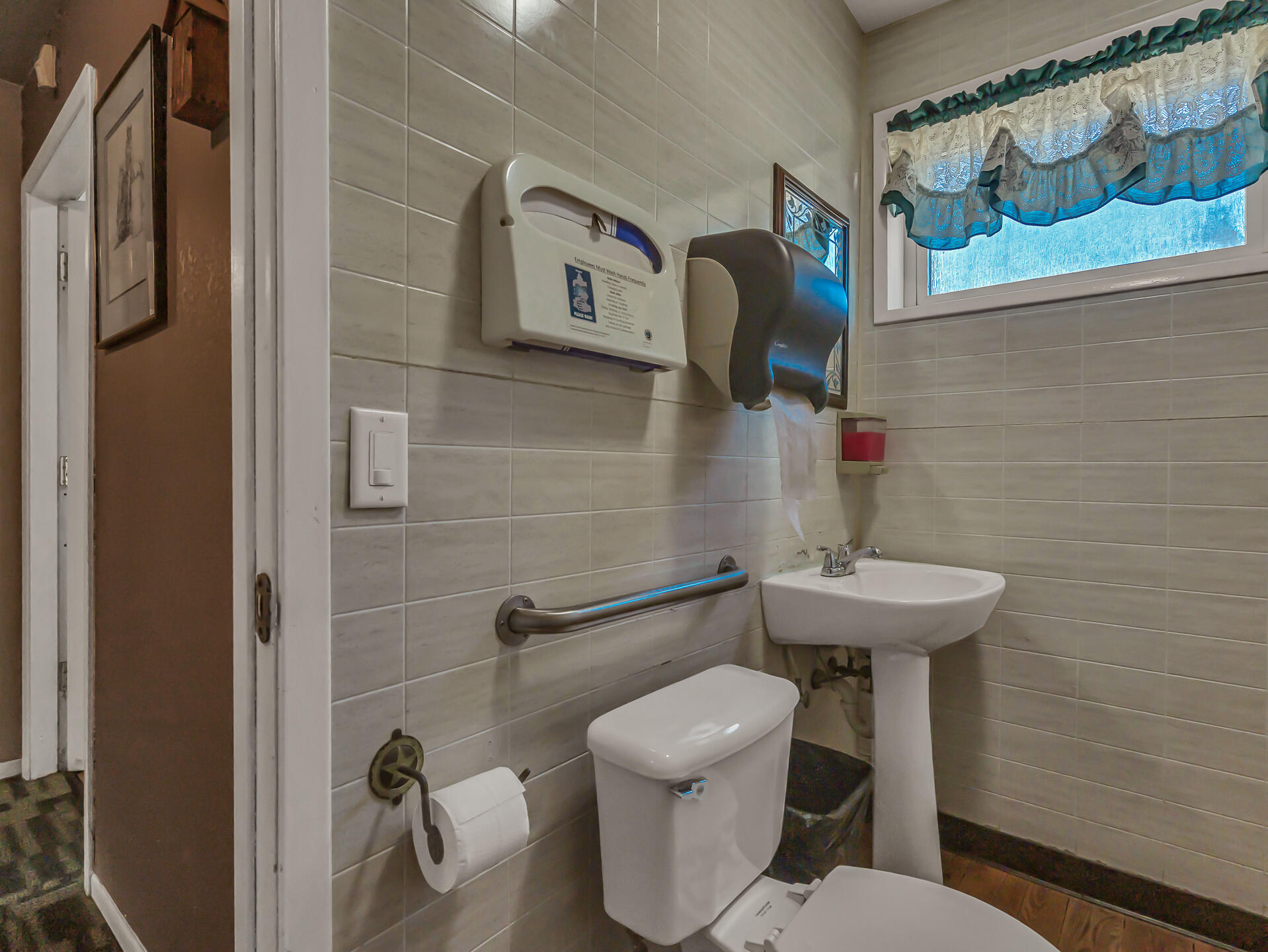 main property photo 40