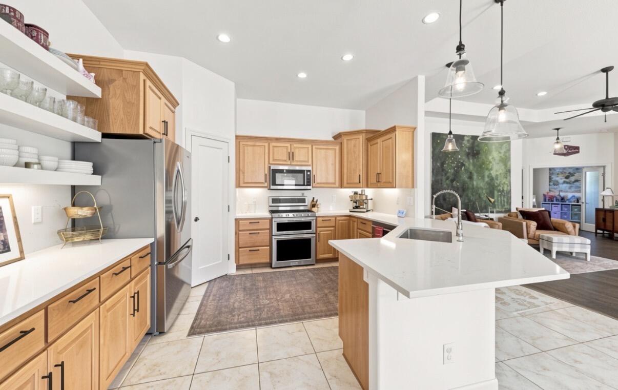 main property photo 12
