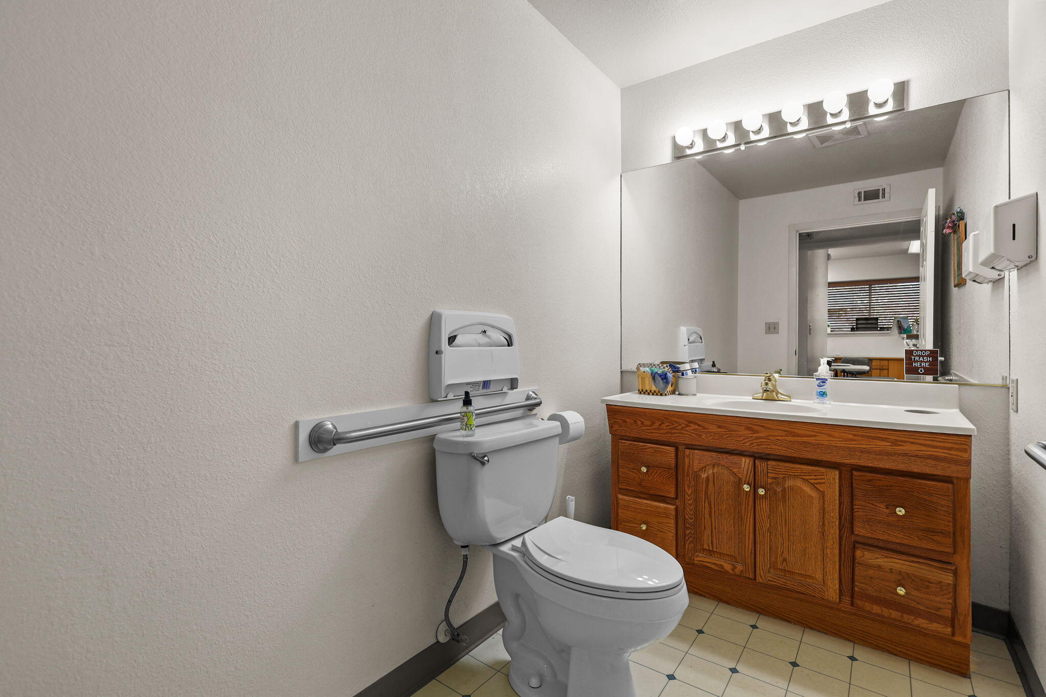 main property photo 23