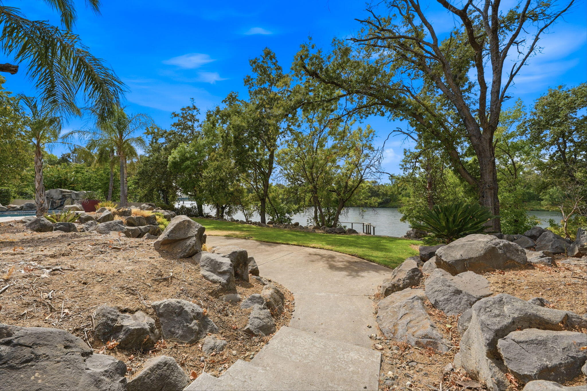 main property photo 32