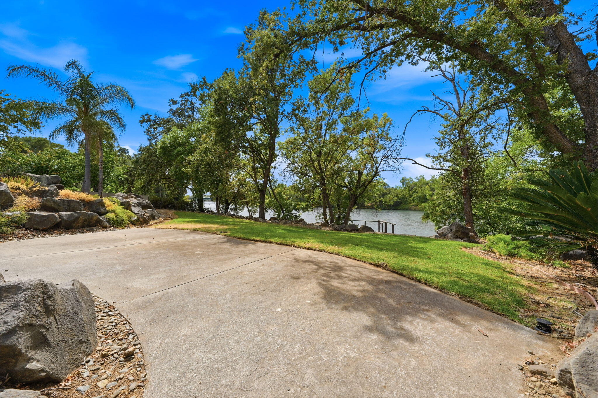 main property photo 33