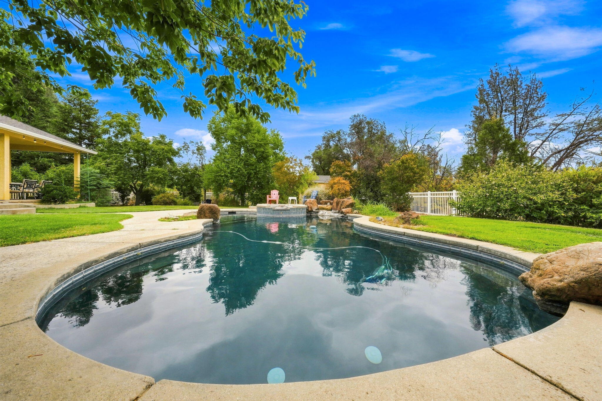 main property photo 6