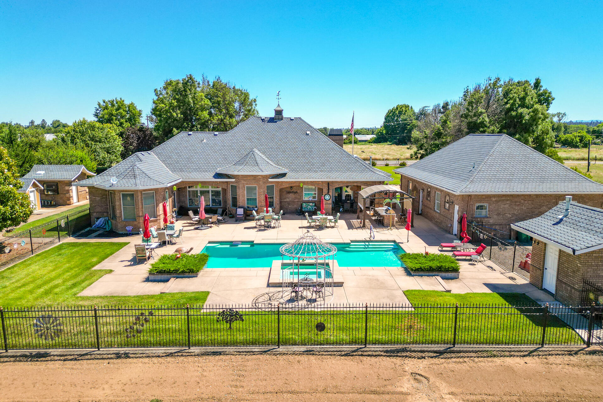 main property photo 37