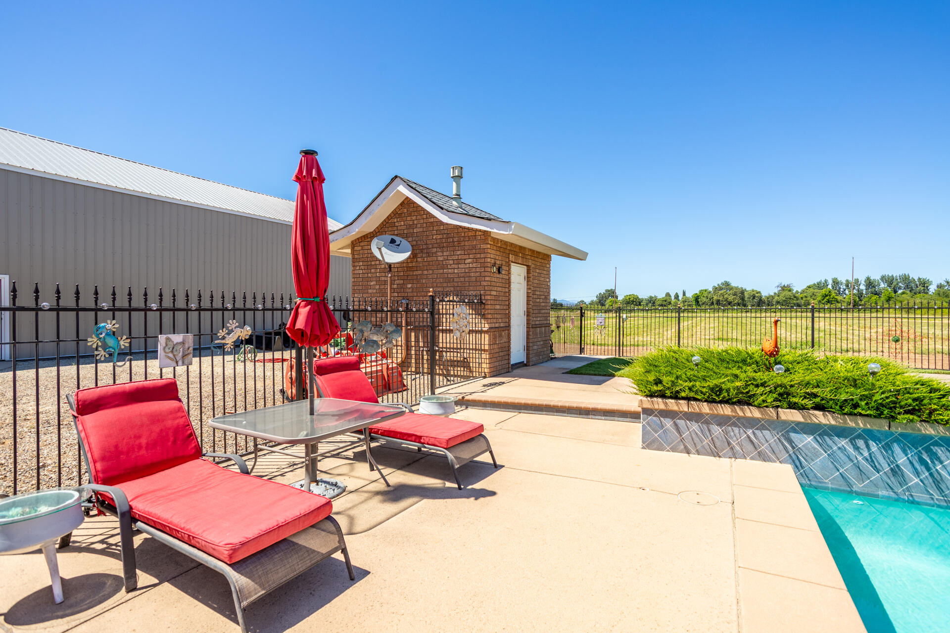 main property photo 41