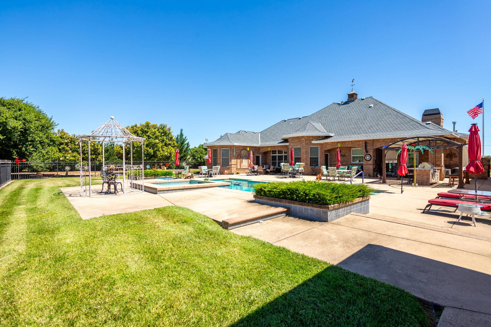 main property photo 44