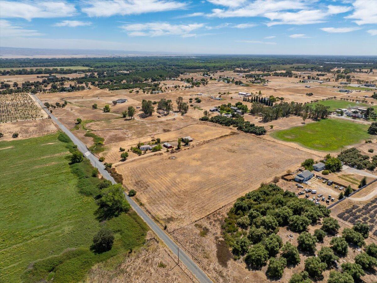 main property photo 9
