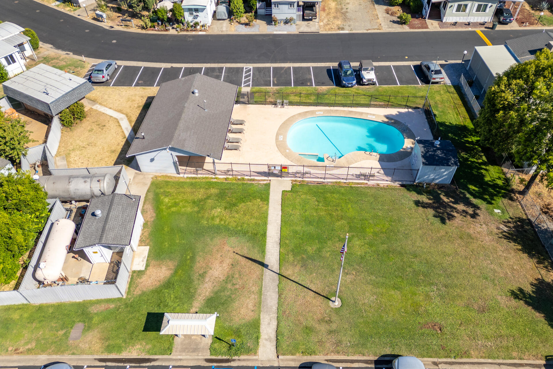 main property photo 20