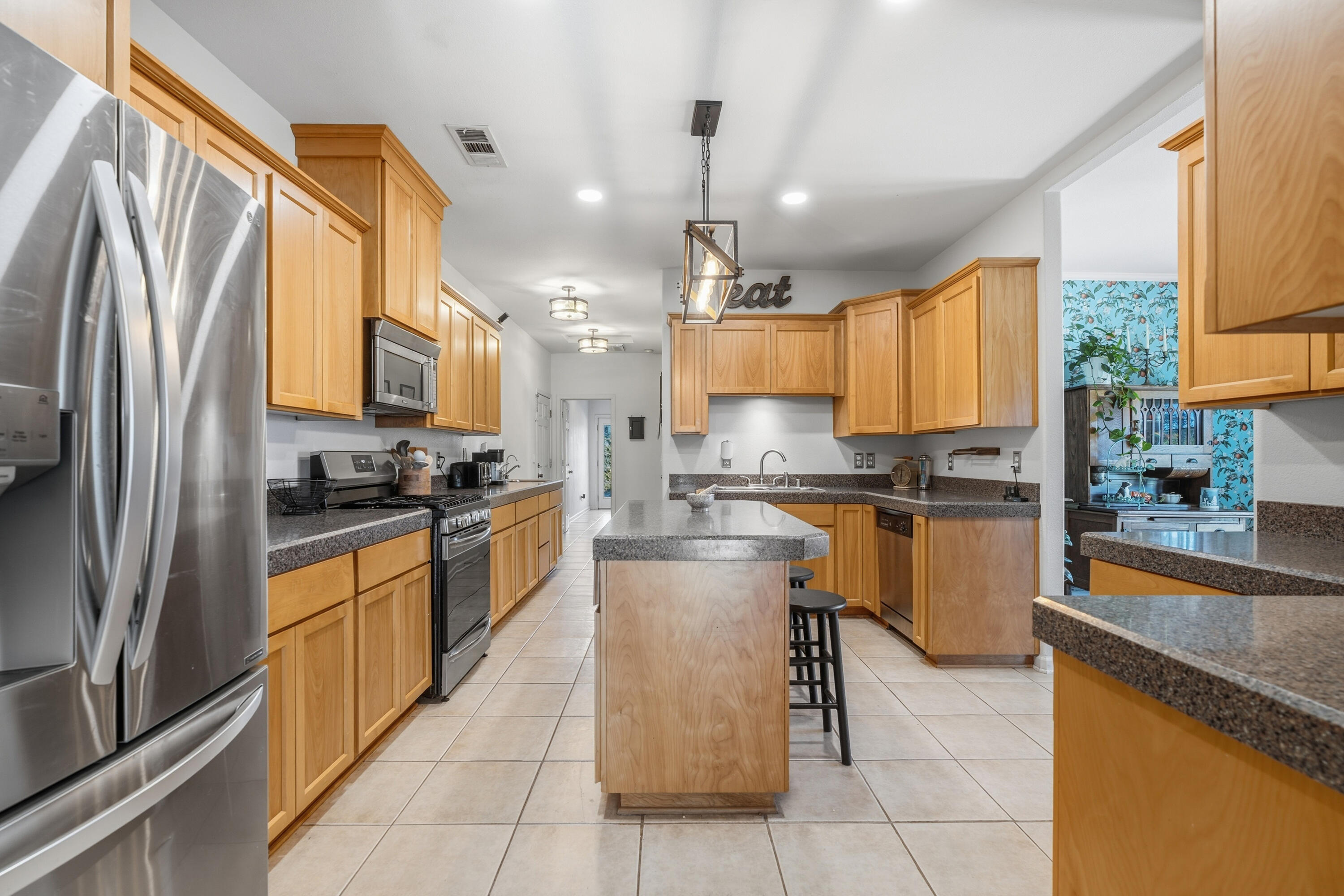 main property photo 9