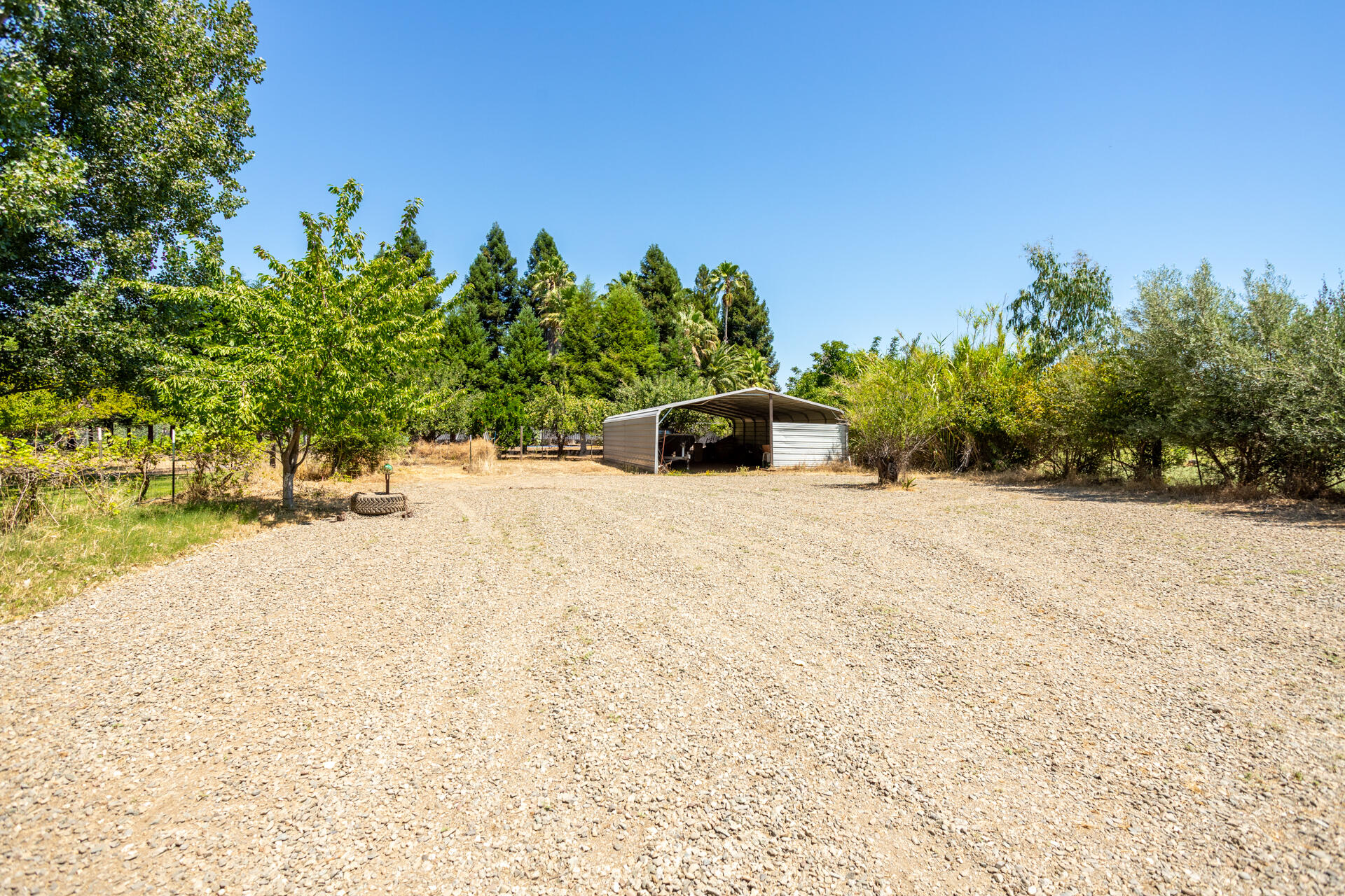main property photo 23