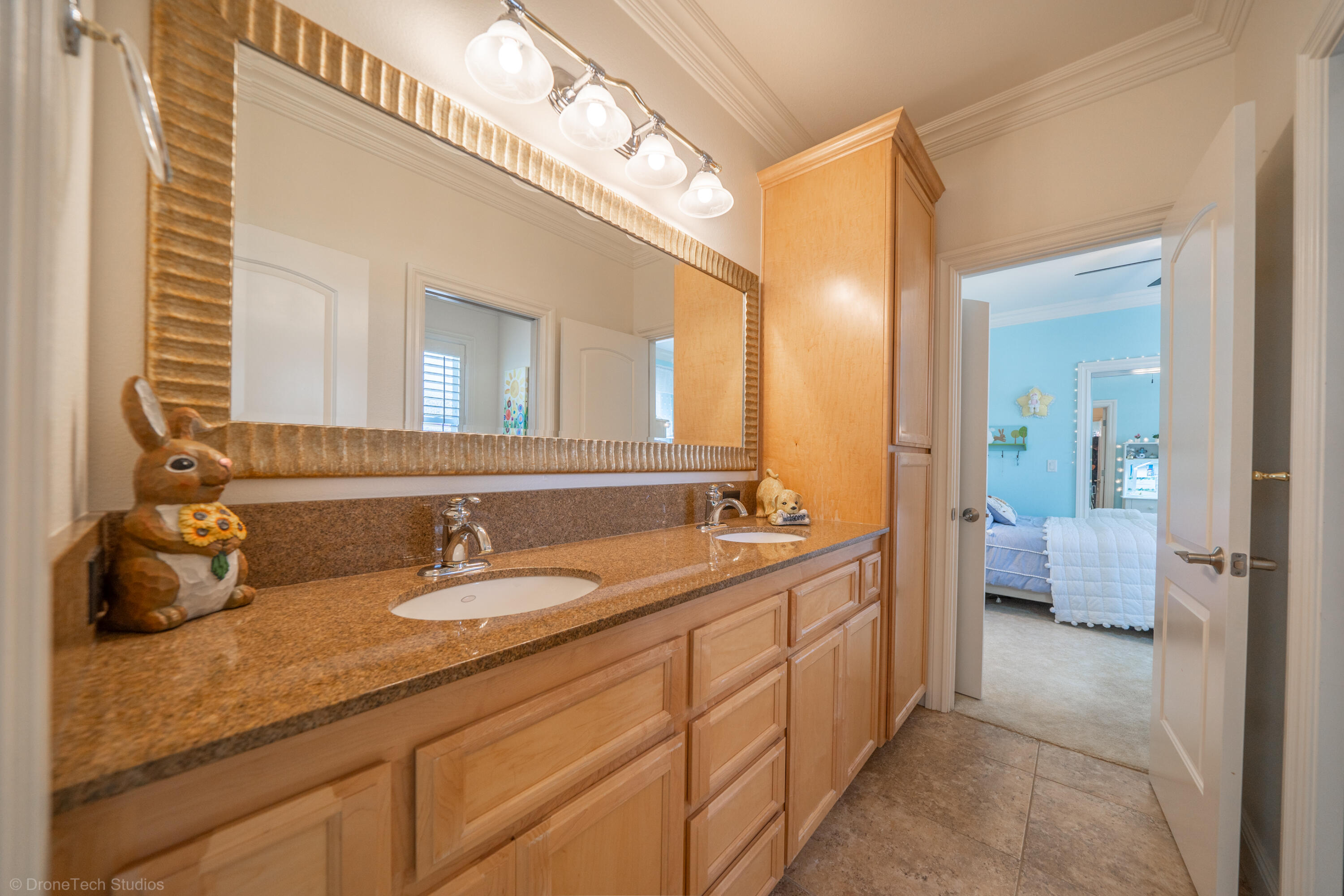 main property photo 78