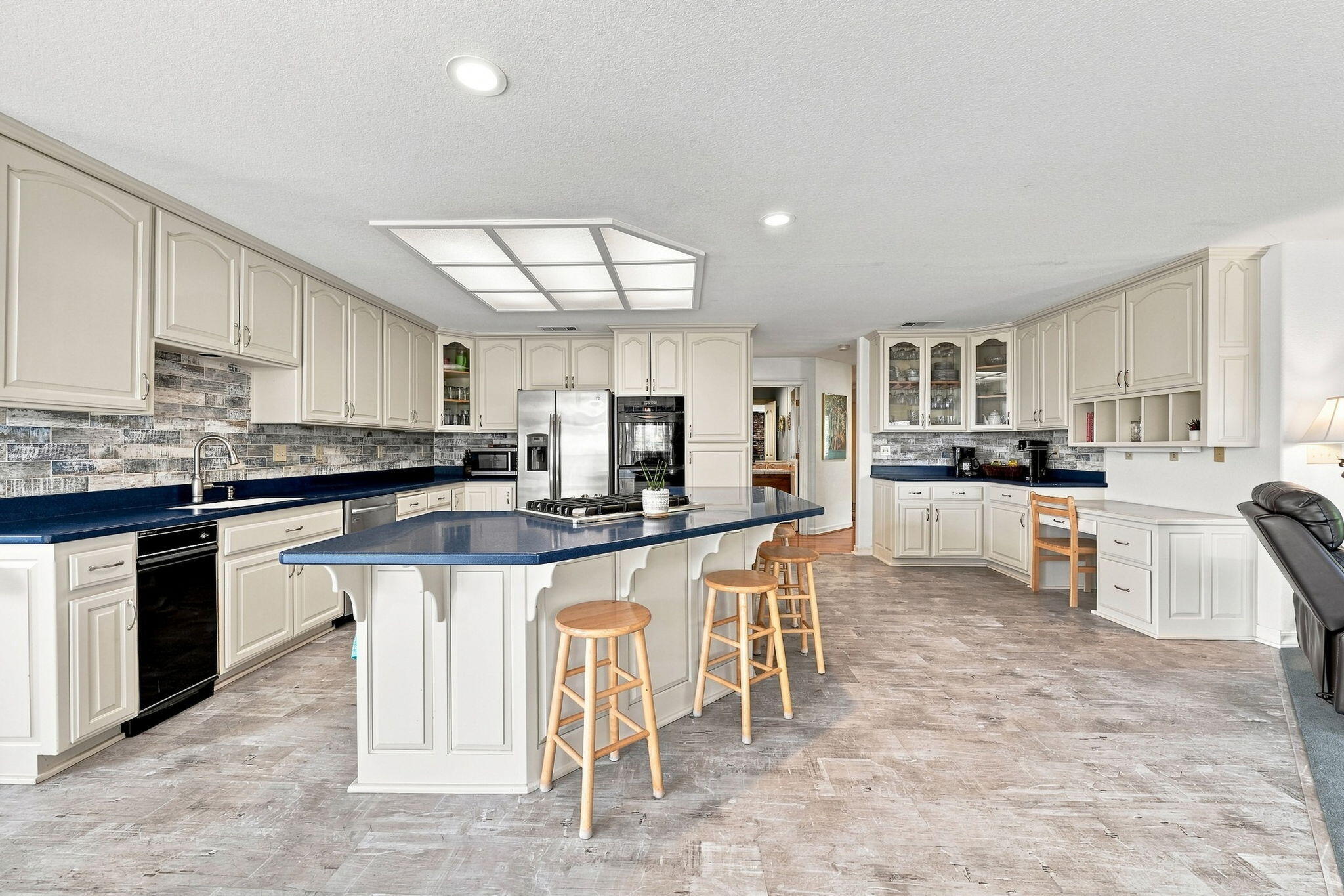 main property photo 12