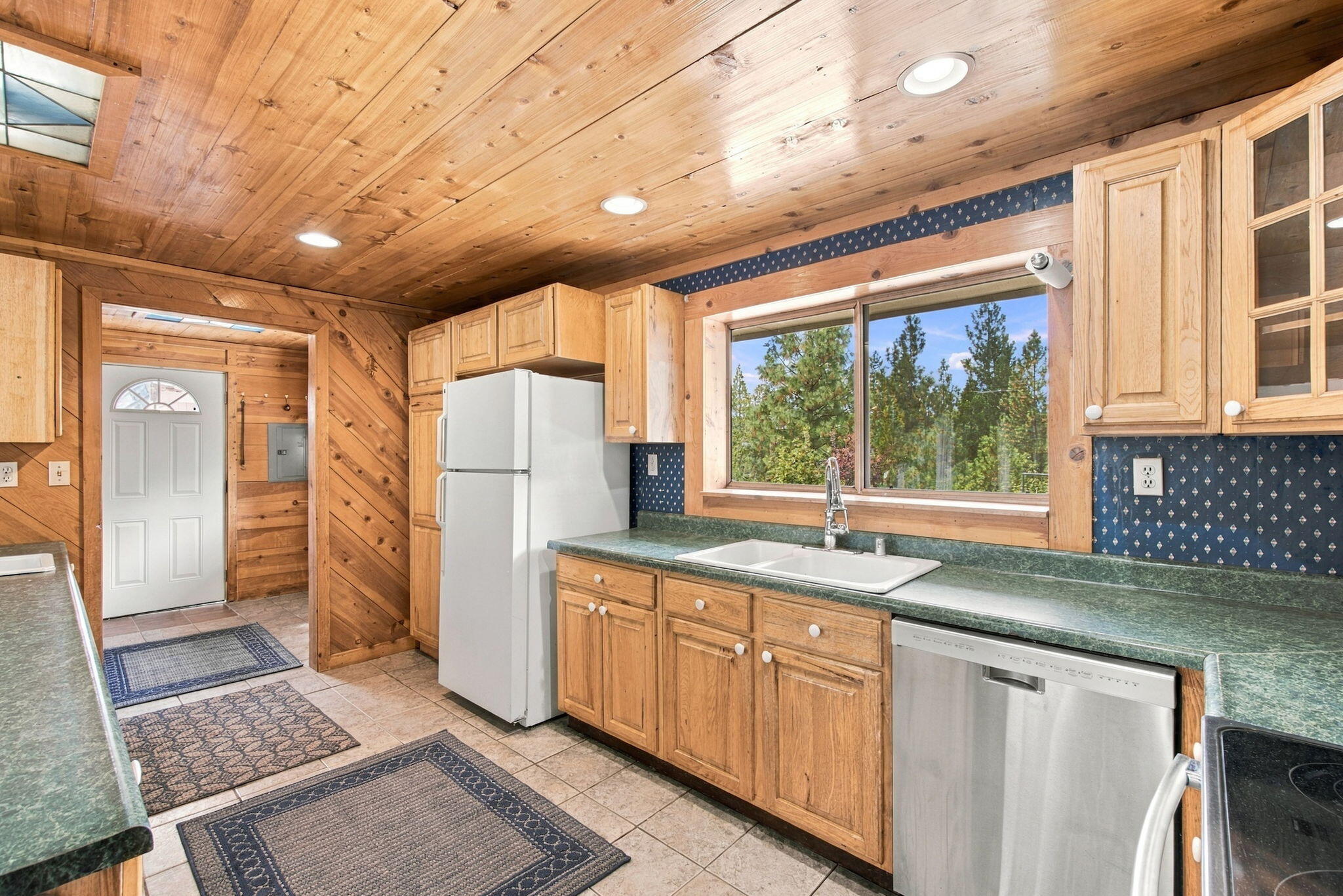 main property photo 28