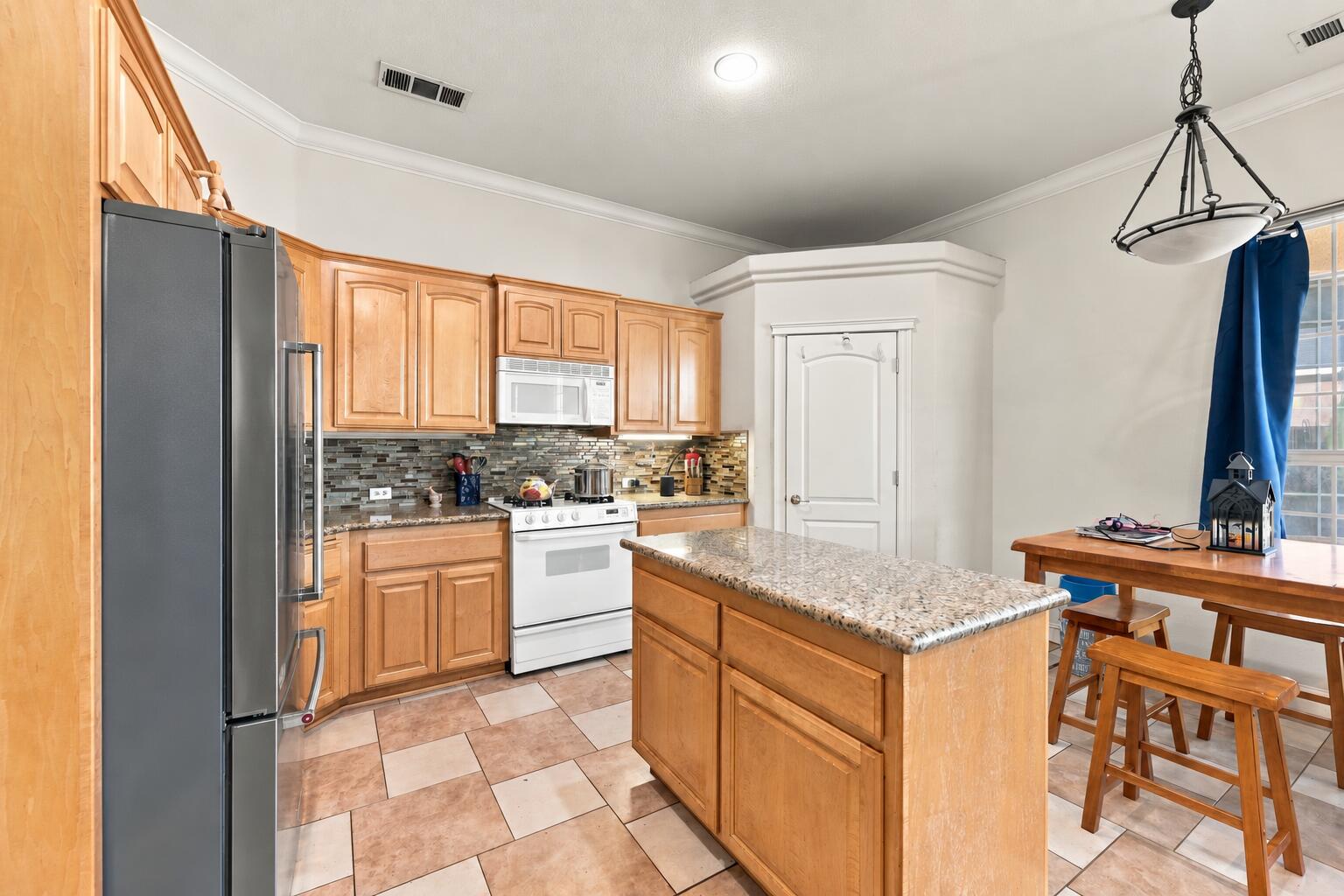 main property photo 8