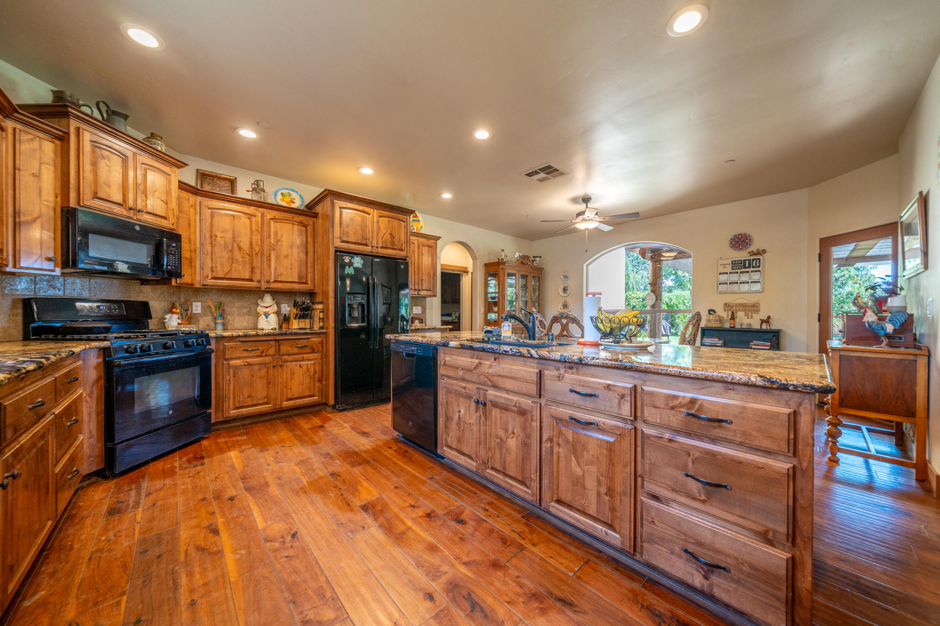 main property photo 13