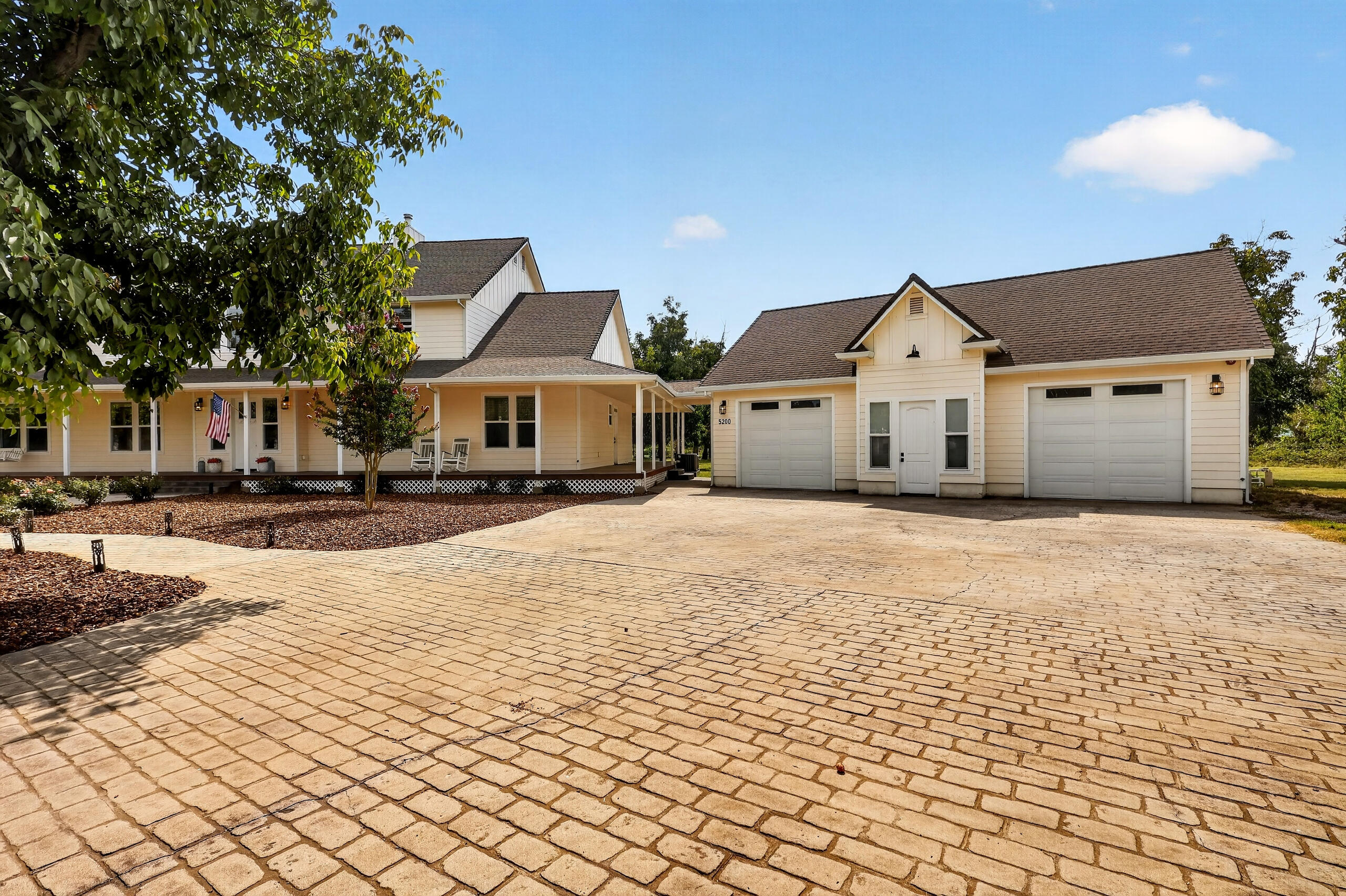 main property photo 6