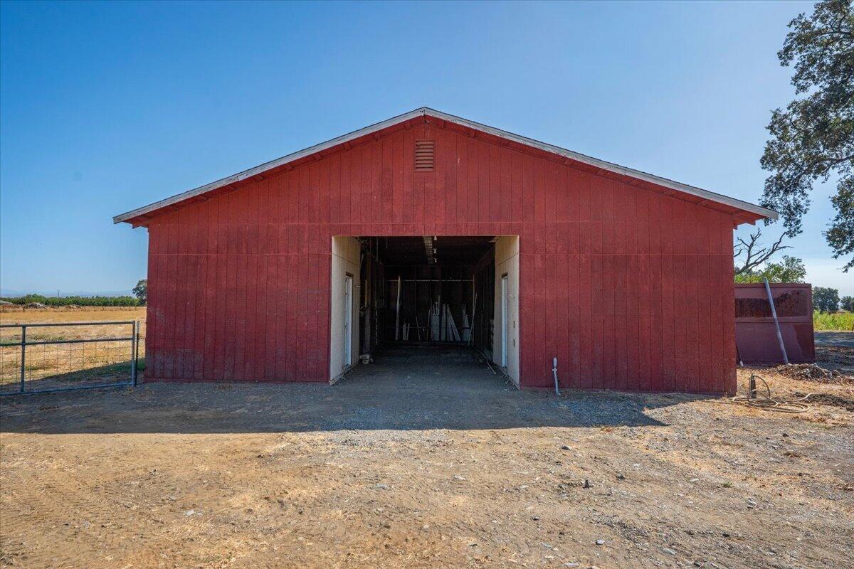 main property photo 32