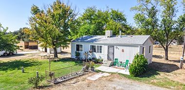 image of property with 3 Bed | 2 Bath | 960 Sqft